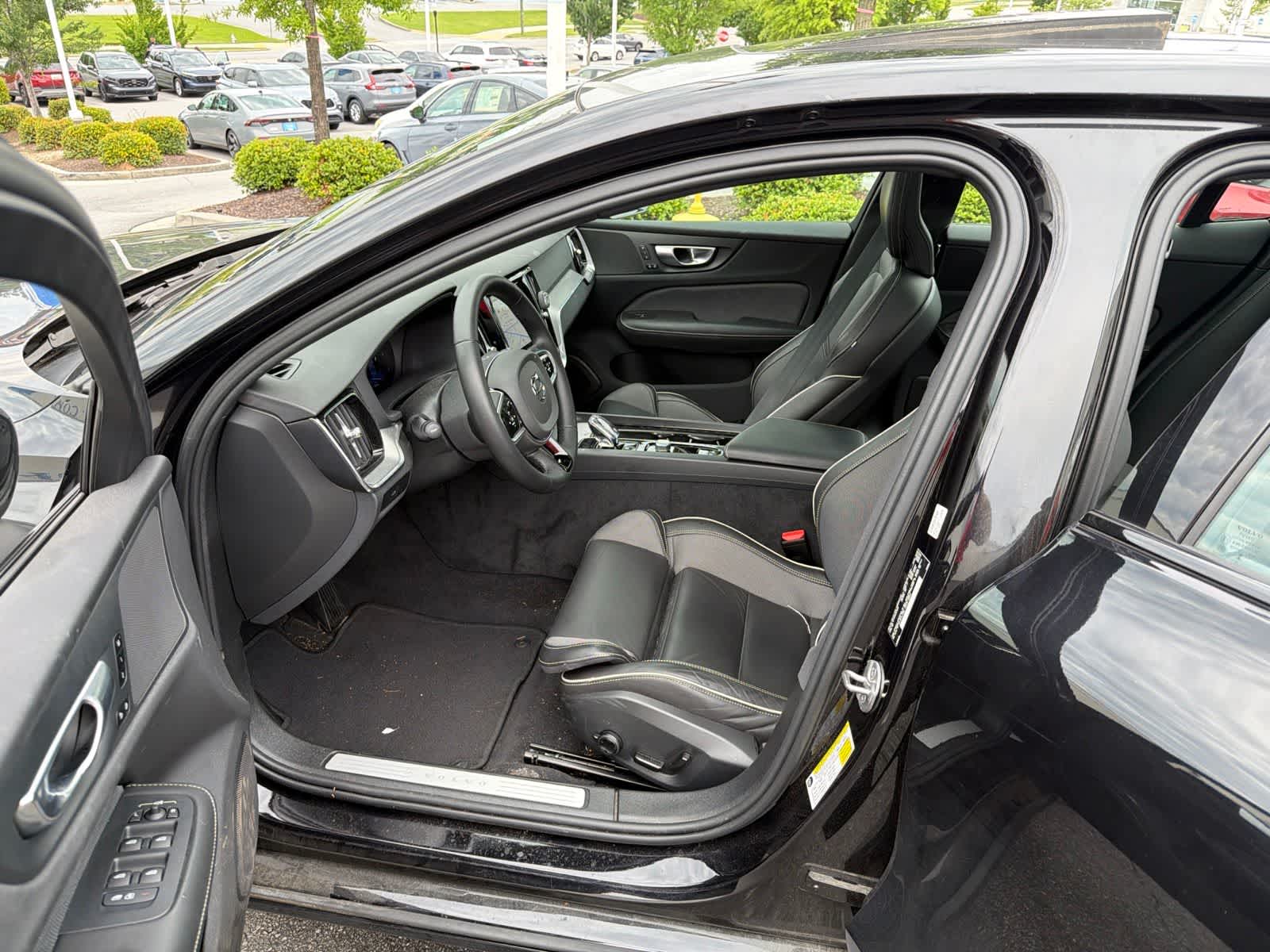 Thumbnail: 2024 Volvo S60 - 17