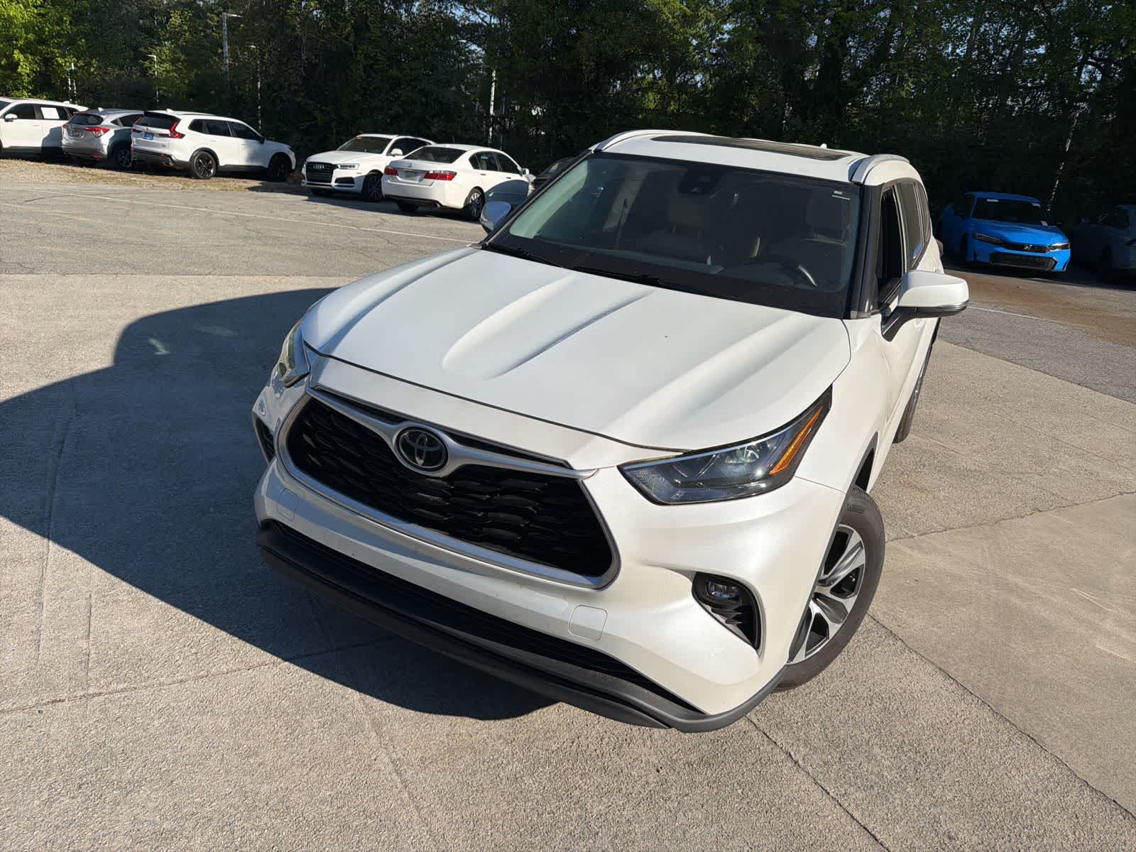 Thumbnail: 2023 Toyota Highlander - 3