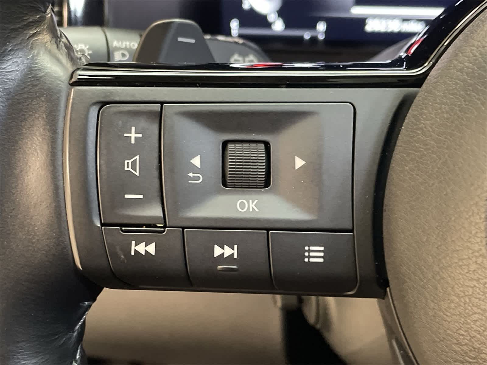 Thumbnail: 2023 Nissan Pathfinder - 13