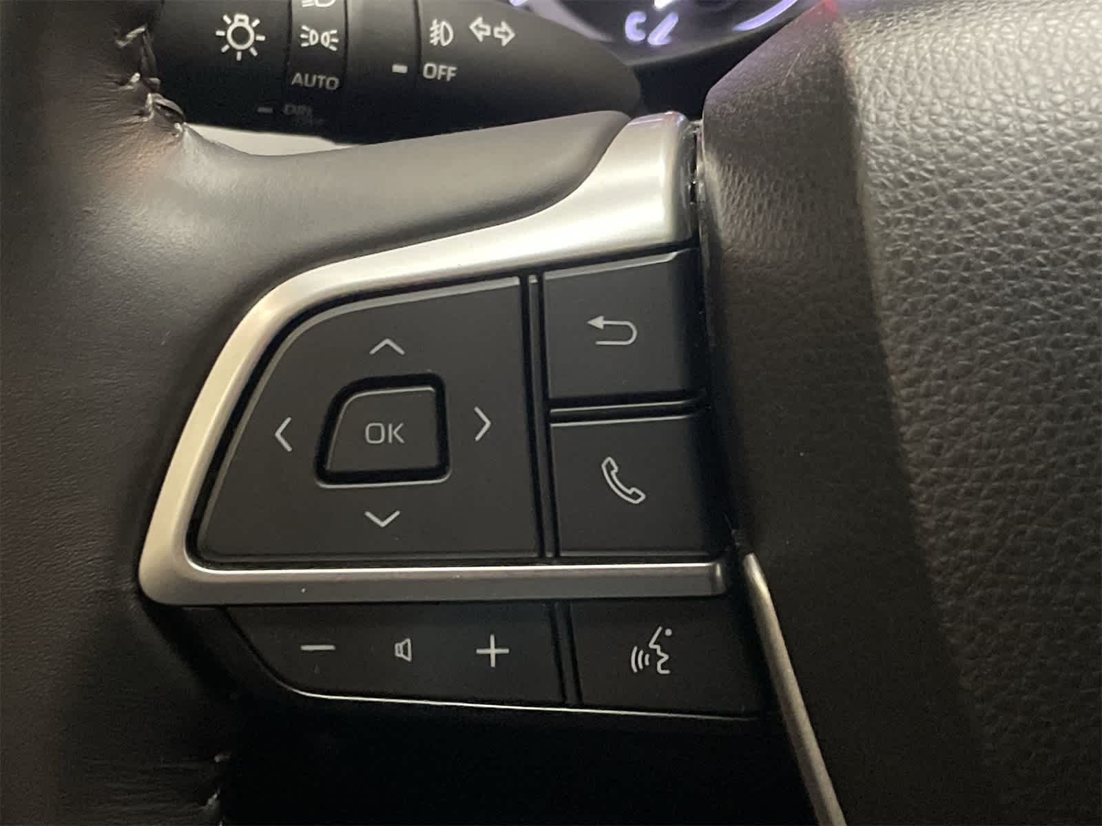 Thumbnail: 2023 Toyota Highlander - 10