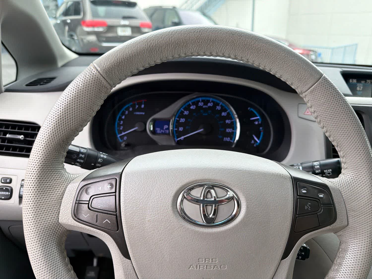 Thumbnail: 2013 Toyota Sienna - 21