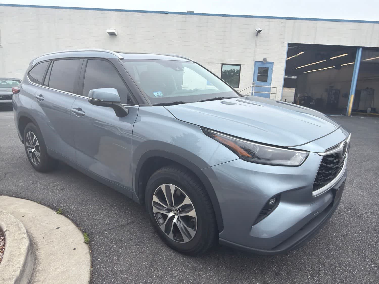 Thumbnail: 2023 Toyota Highlander - 12