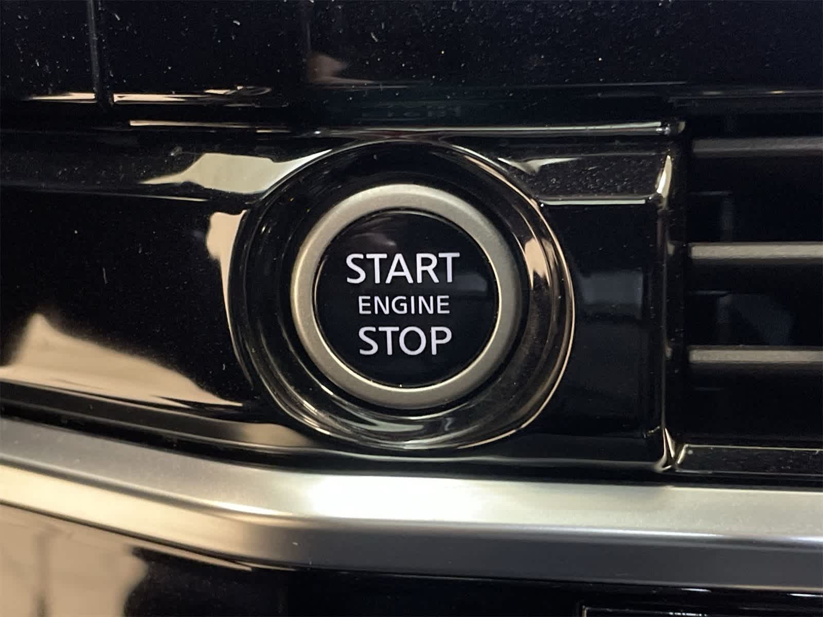 Thumbnail: 2023 Nissan Pathfinder - 8