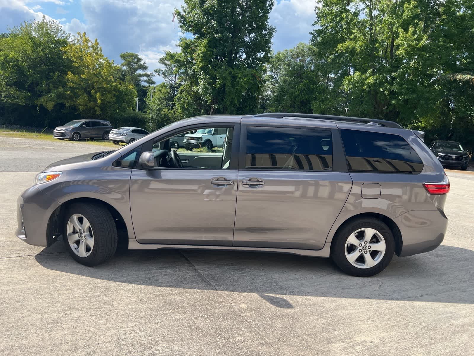 Thumbnail: 2020 Toyota Sienna - 6