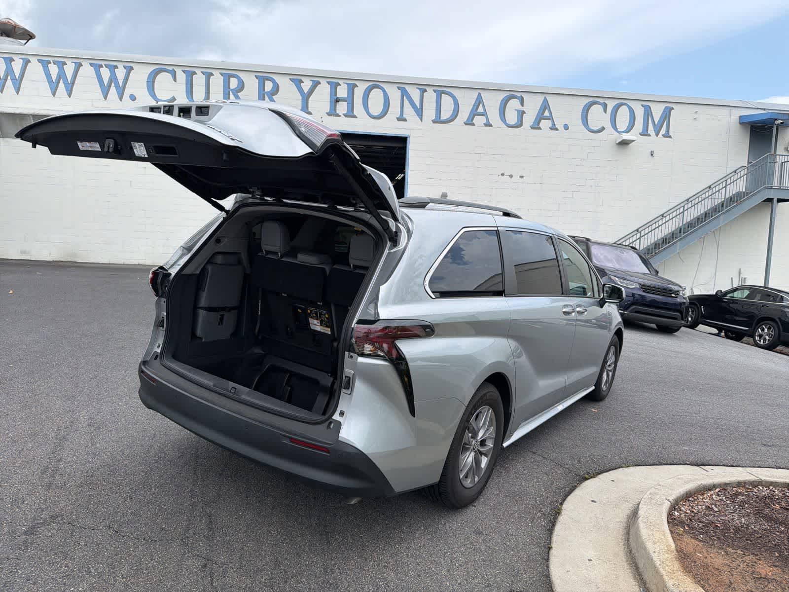 Thumbnail: 2023 Toyota Sienna - 11