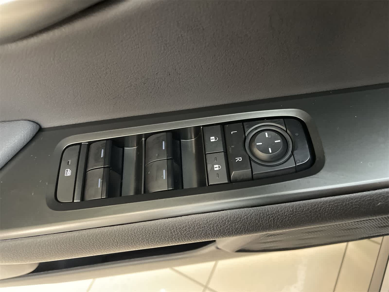 Thumbnail: 2025 Lexus UX - 17