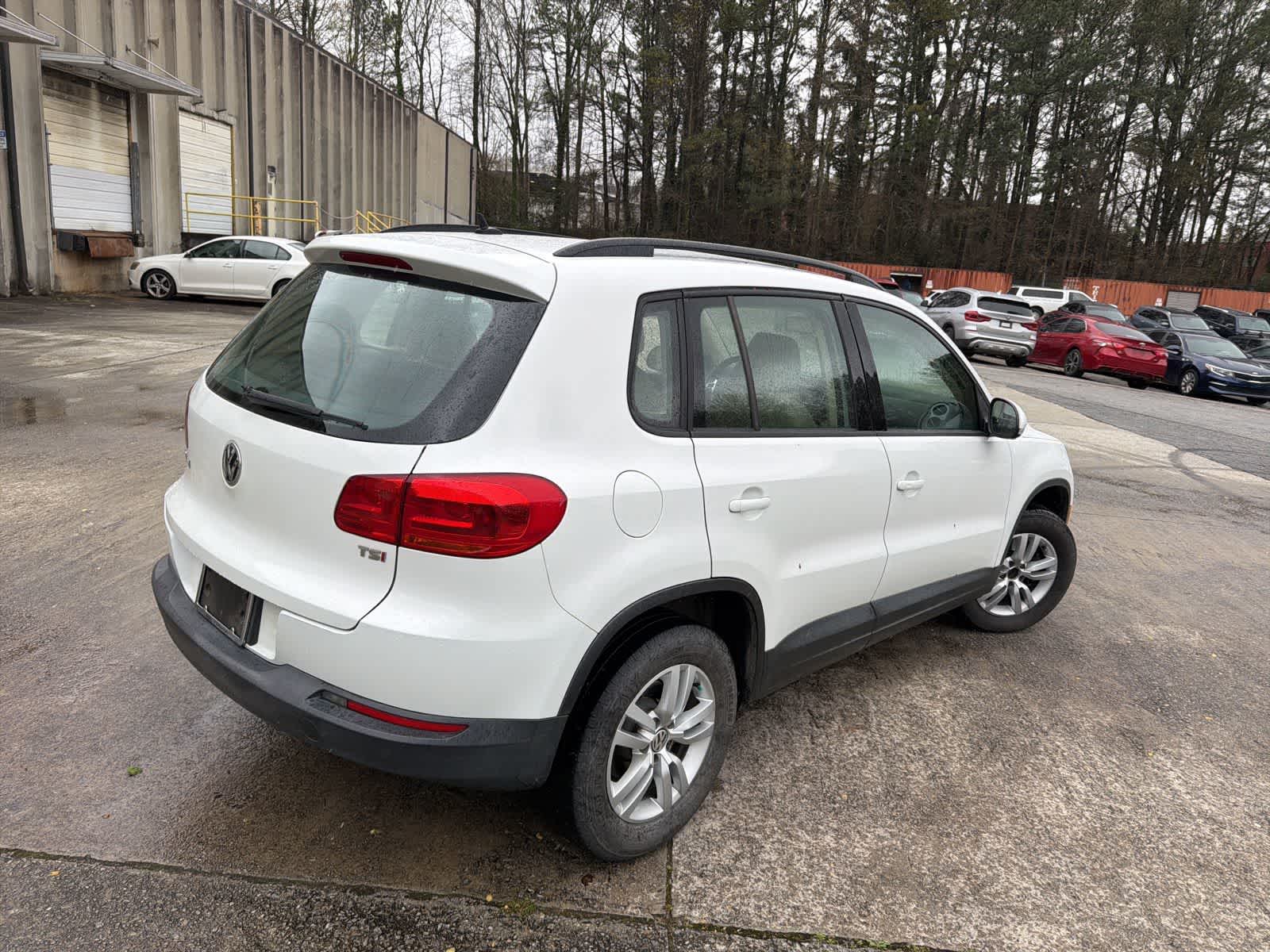 Thumbnail: 2016 Volkswagen Tiguan - 10