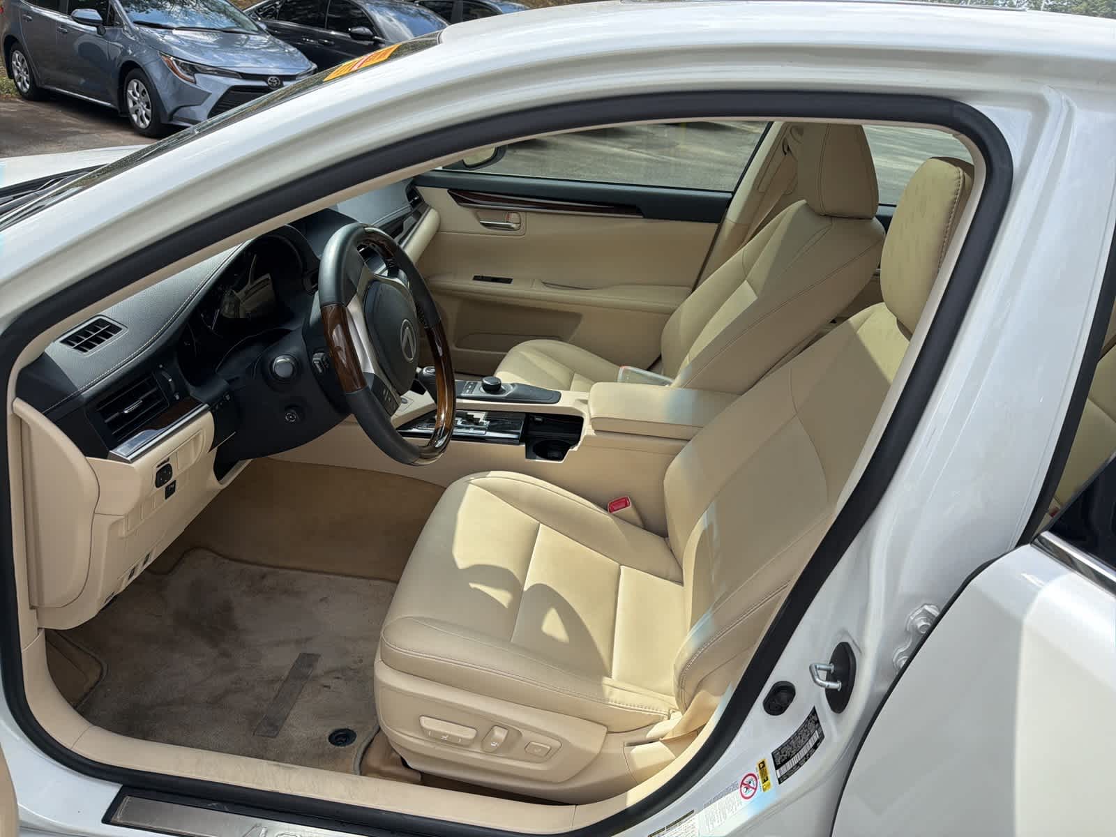 Thumbnail: 2013 Lexus ES - 16