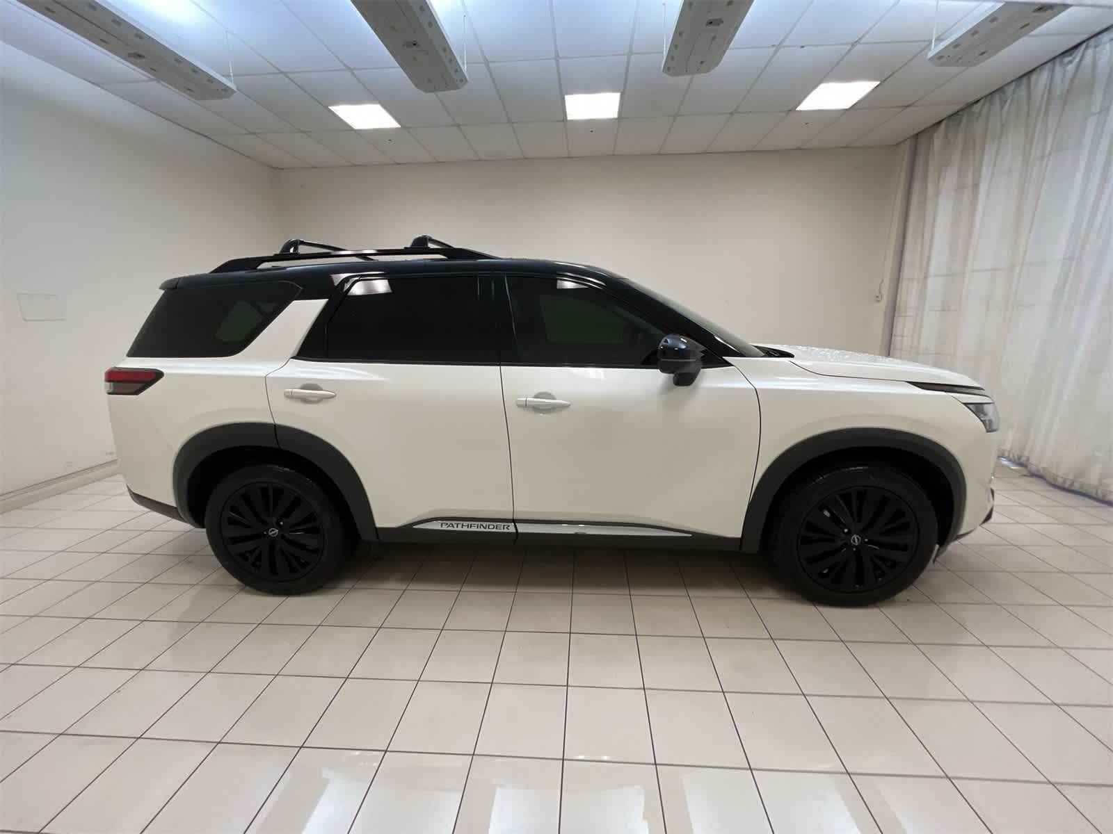 Thumbnail: 2023 Nissan Pathfinder - 29
