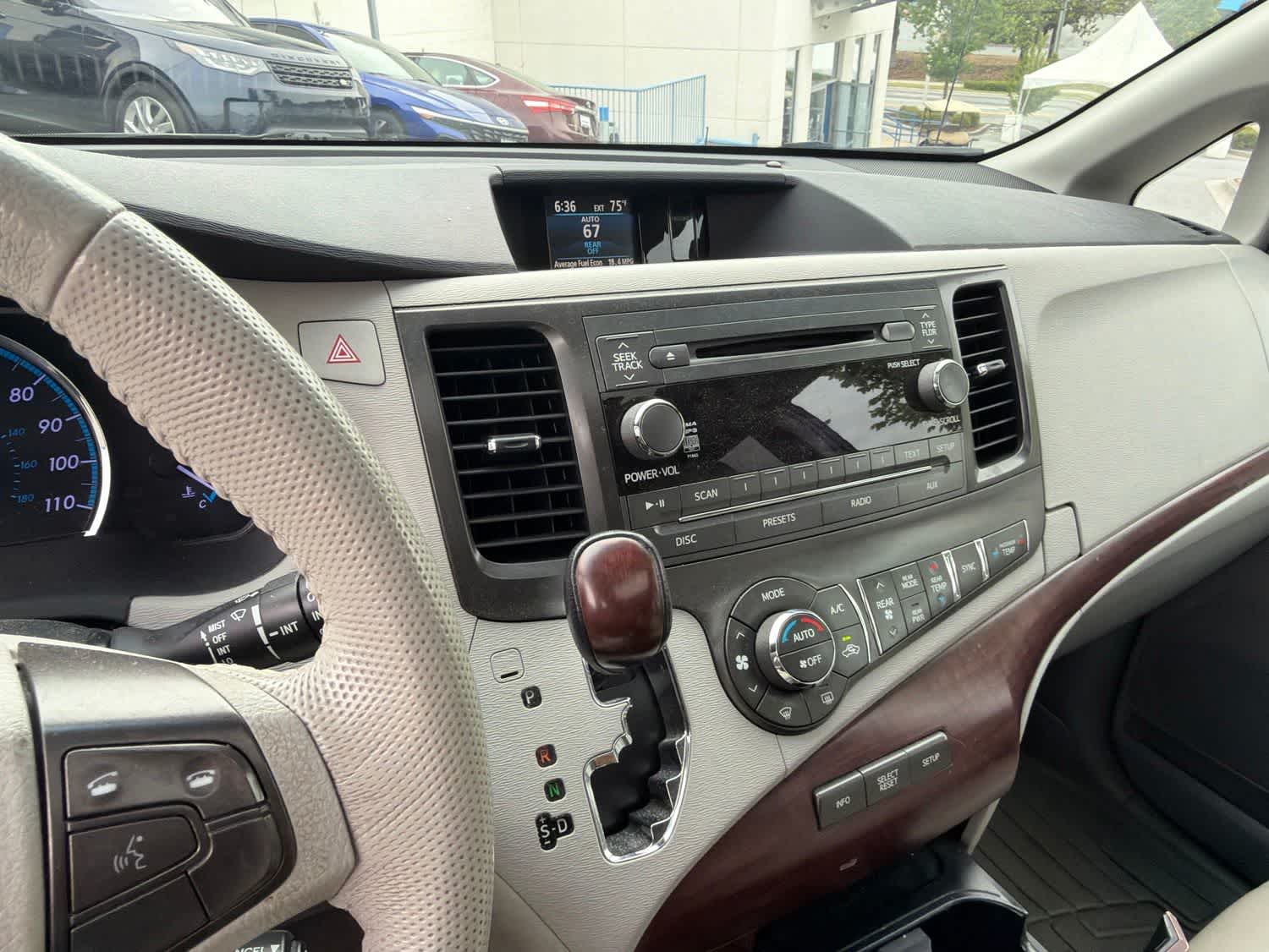 Thumbnail: 2013 Toyota Sienna - 19