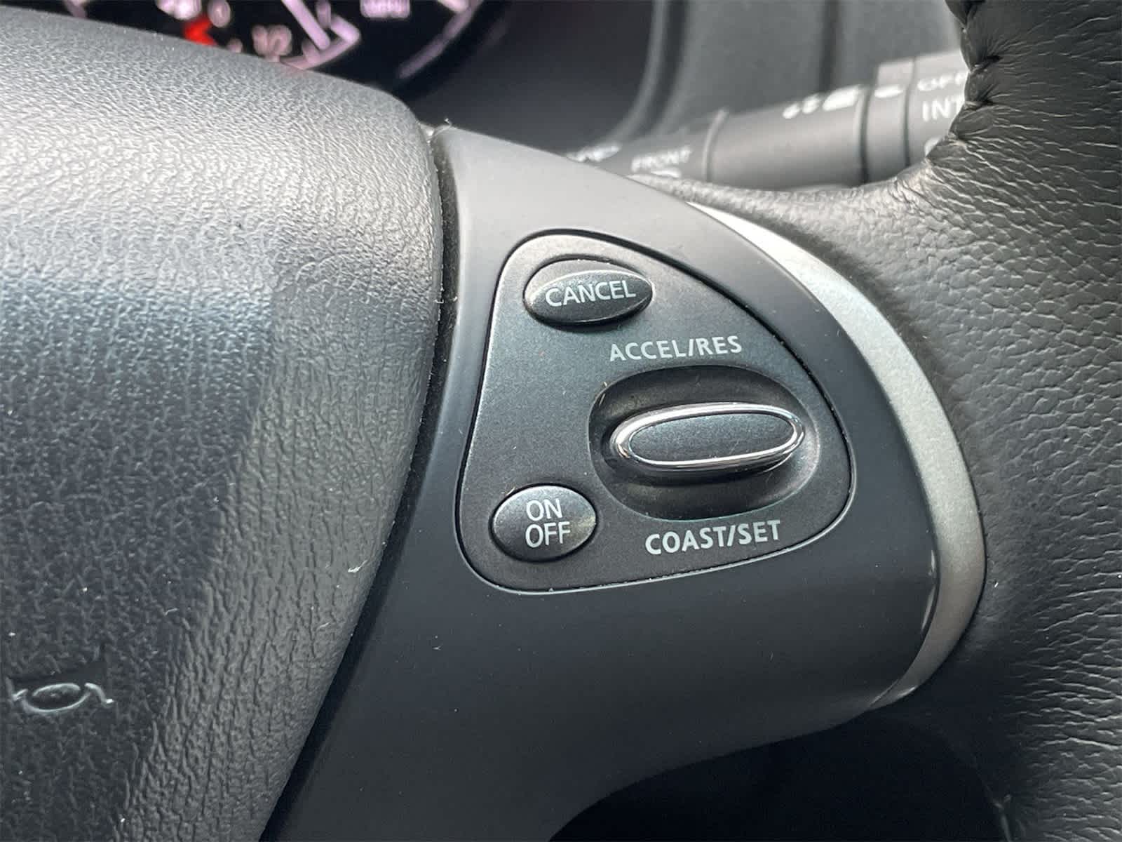 Thumbnail: 2014 Nissan Pathfinder - 12