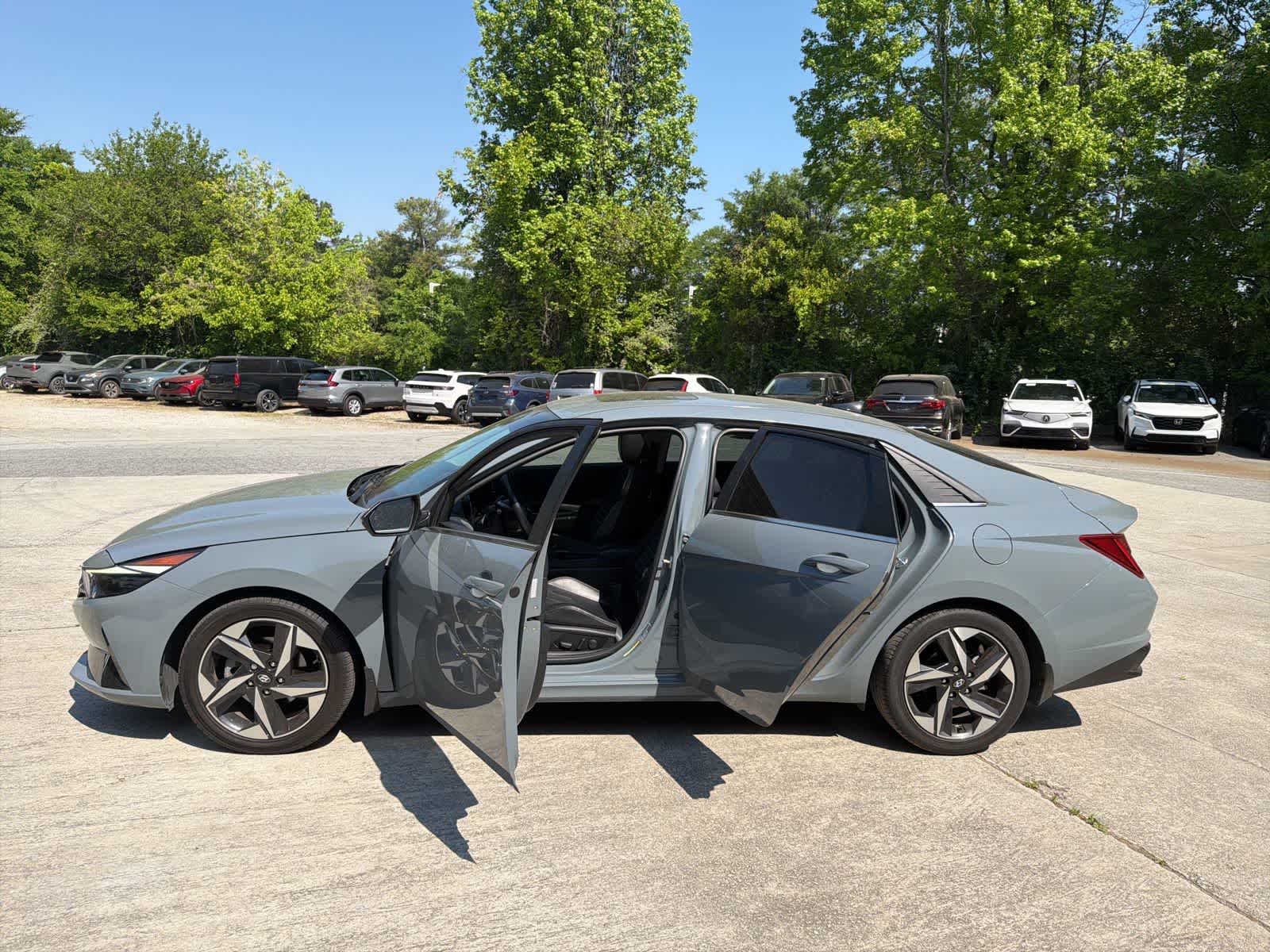 Thumbnail: 2023 Hyundai Elantra - 17