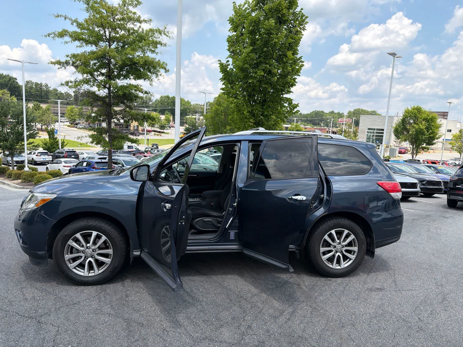 Thumbnail: 2016 Nissan Pathfinder - 19