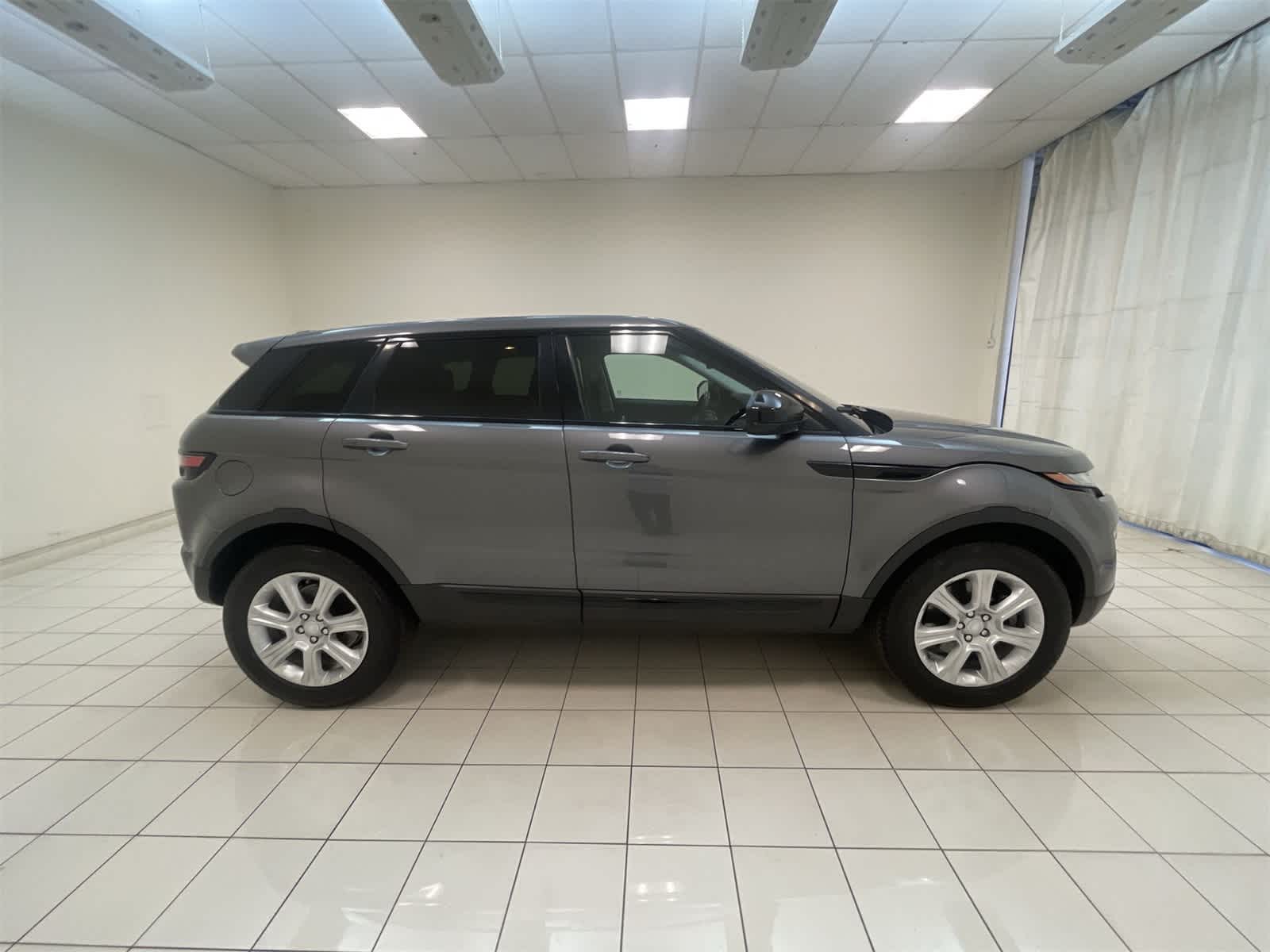Thumbnail: 2017 Land Rover Range Rover Evoque - 29