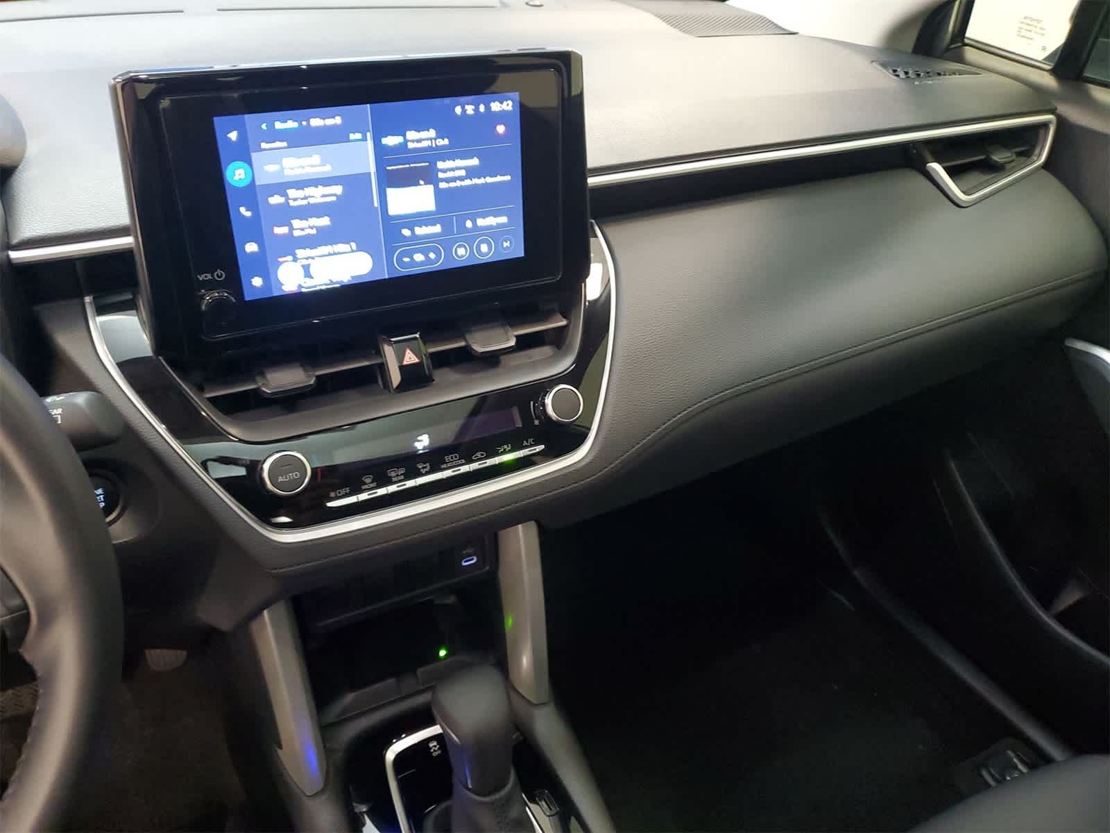 Thumbnail: 2024 Toyota Corolla Cross - 28