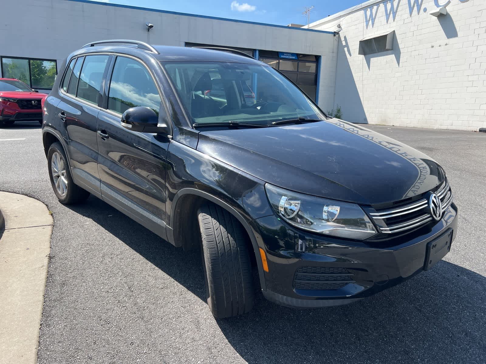 Thumbnail: 2017 Volkswagen Tiguan - 12