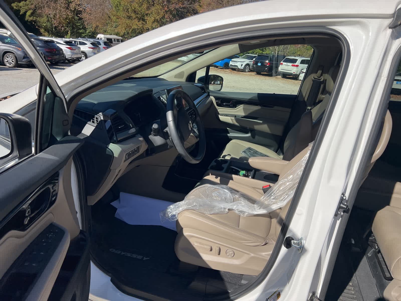 Thumbnail: 2023 Honda Odyssey - 16