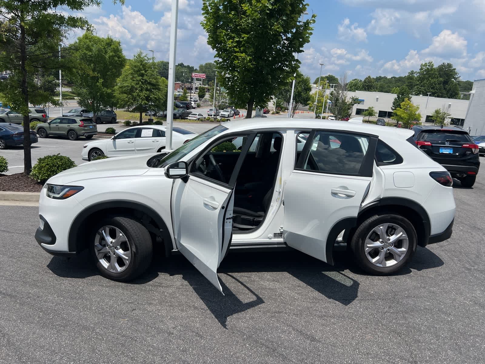 Thumbnail: 2023 Honda HR-V - 17