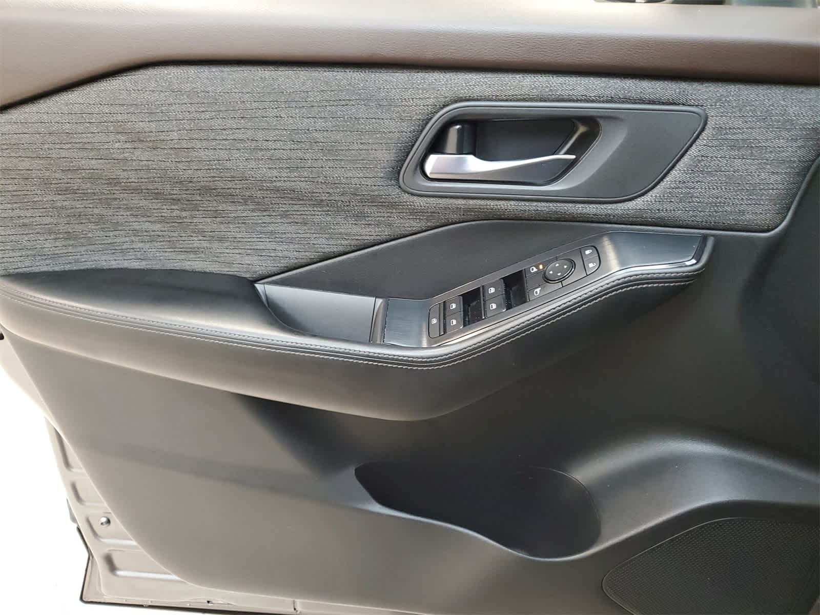 Thumbnail: 2021 Nissan Rogue - 14