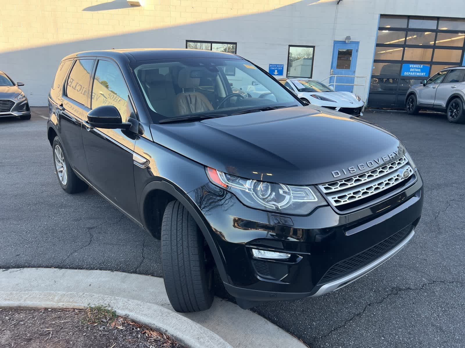 Thumbnail: 2016 Land Rover Discovery Sport - 13