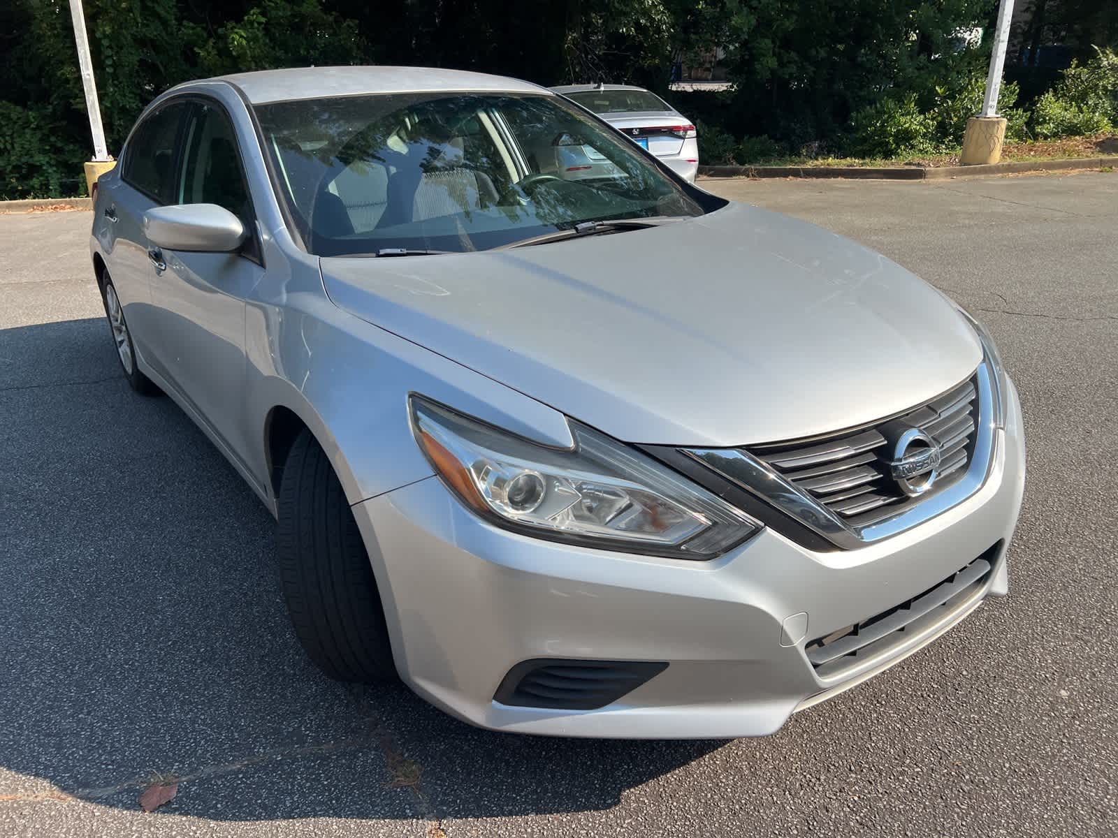 Thumbnail: 2017 Nissan Altima - 14