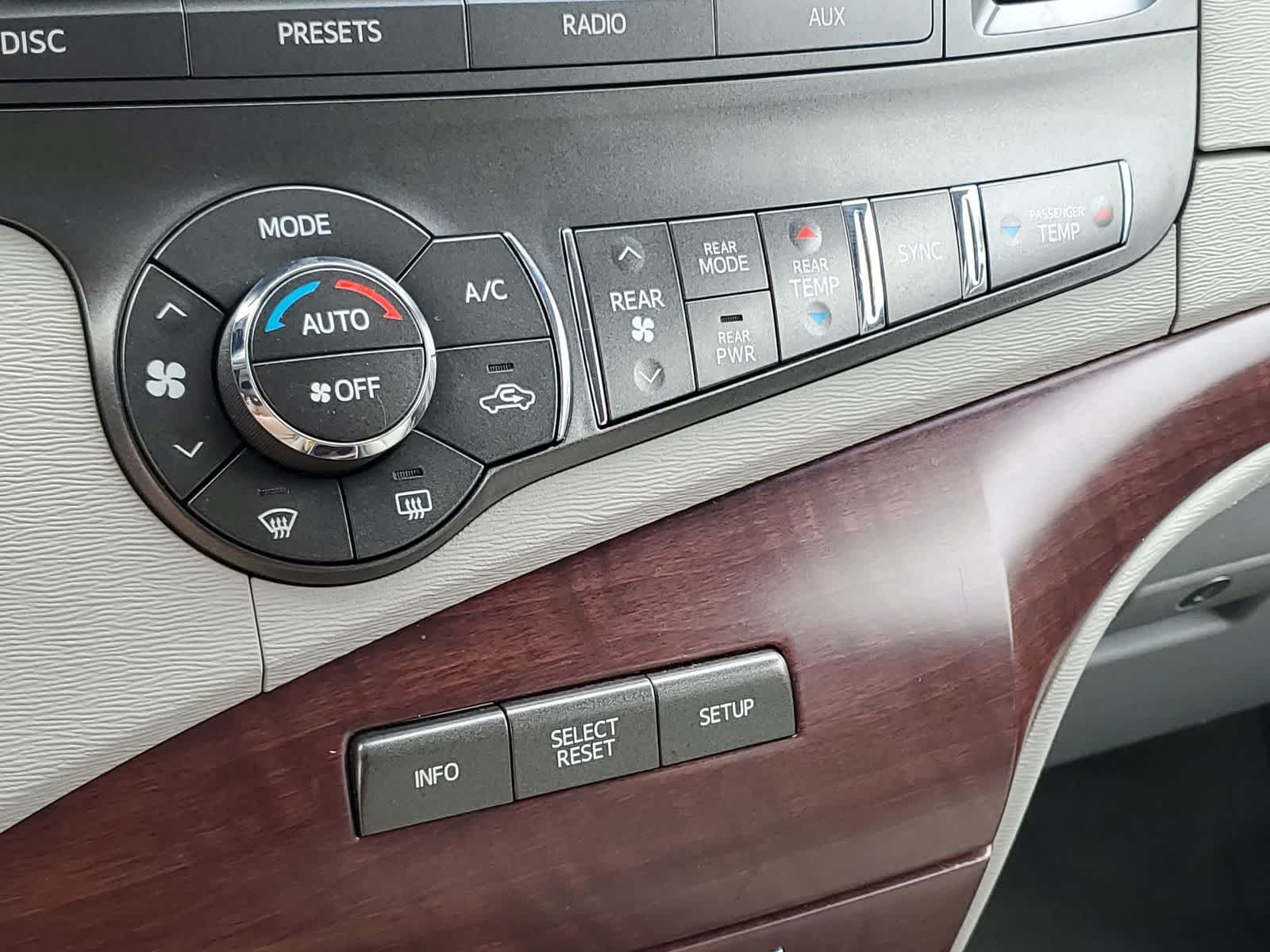Thumbnail: 2013 Toyota Sienna - 29