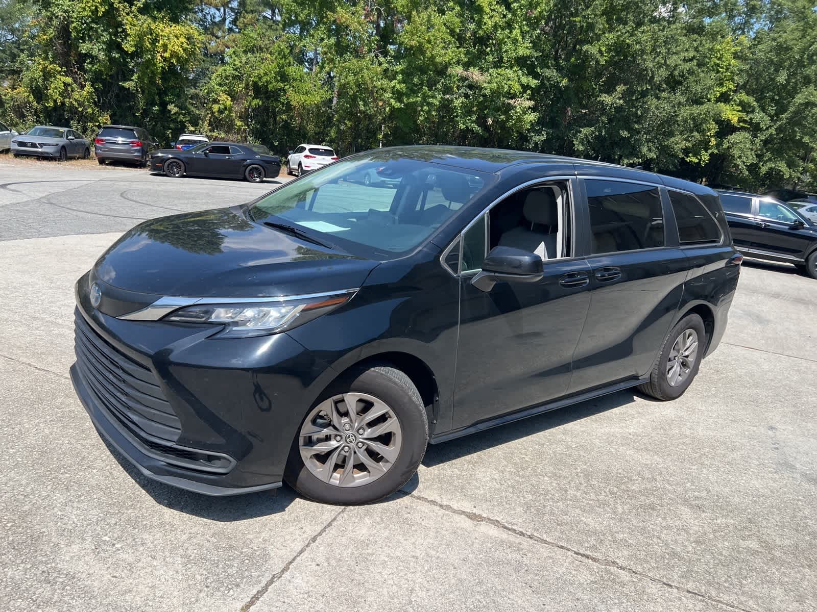 Thumbnail: 2023 Toyota Sienna - 4