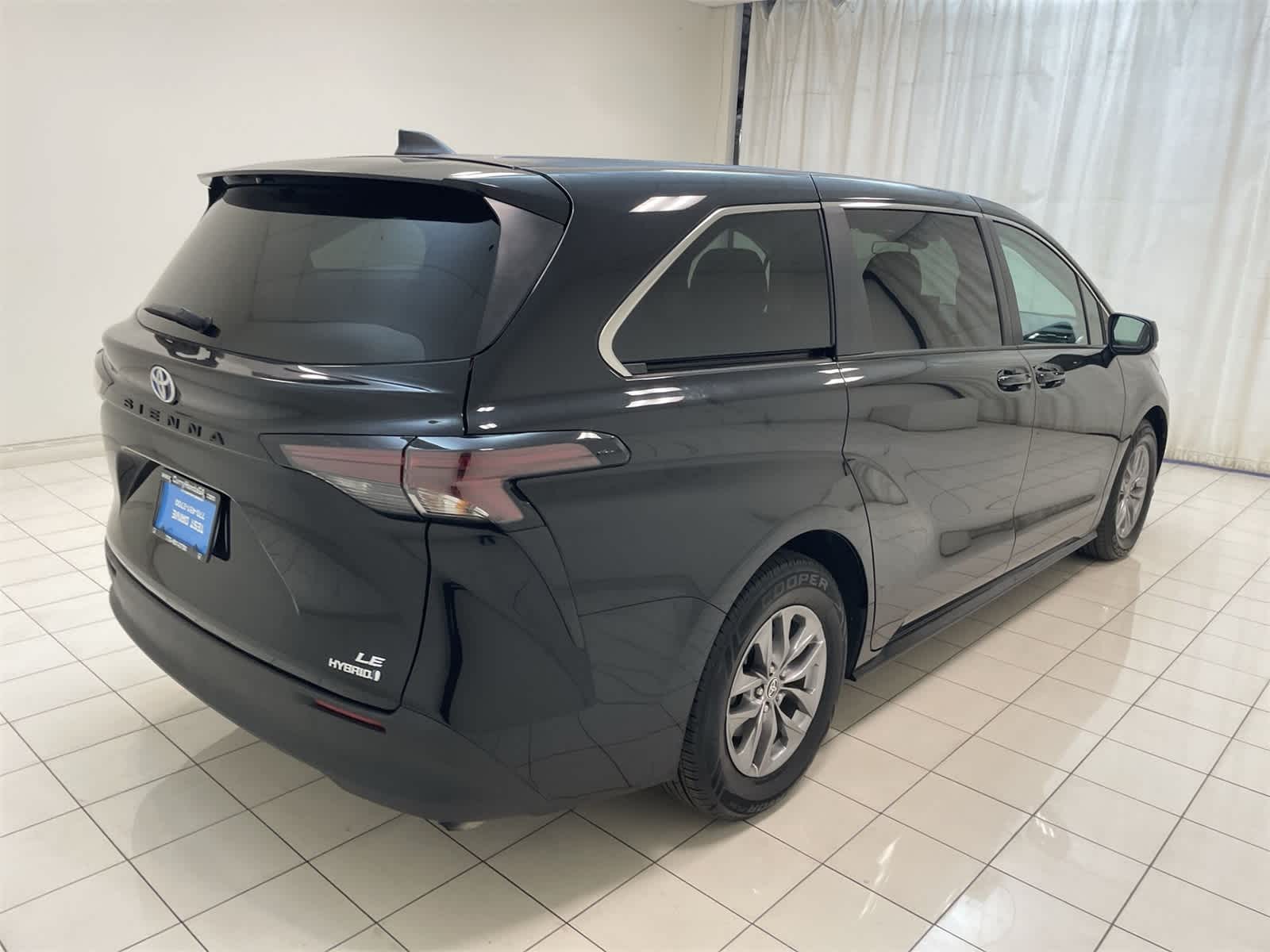 Thumbnail: 2023 Toyota Sienna - 25