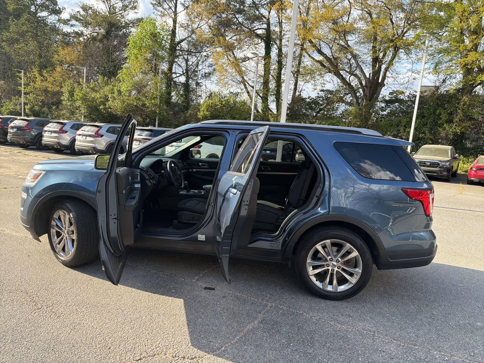 Thumbnail: 2019 Ford Explorer - 18