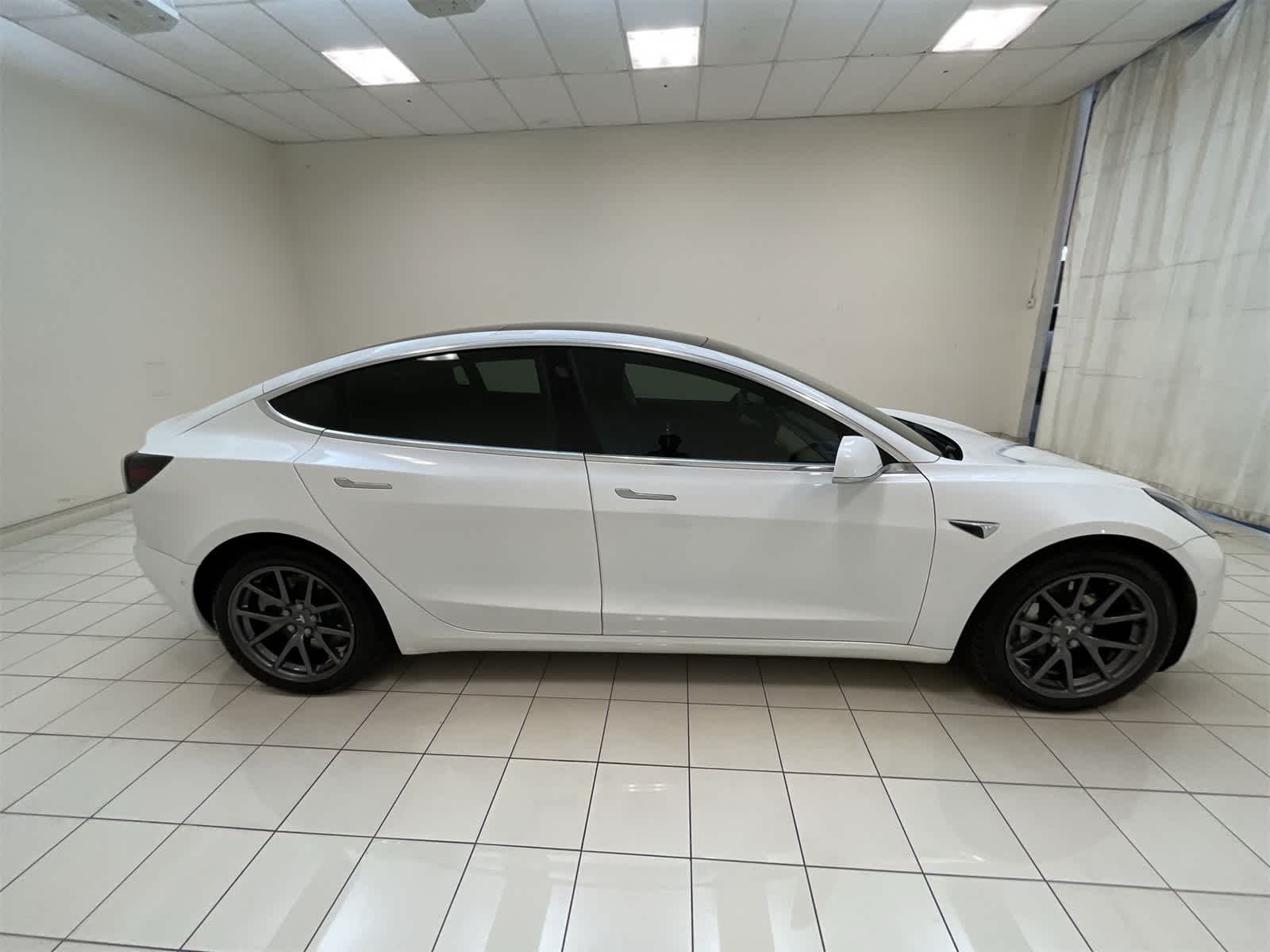 Thumbnail: 2020 Tesla Model 3 - 24