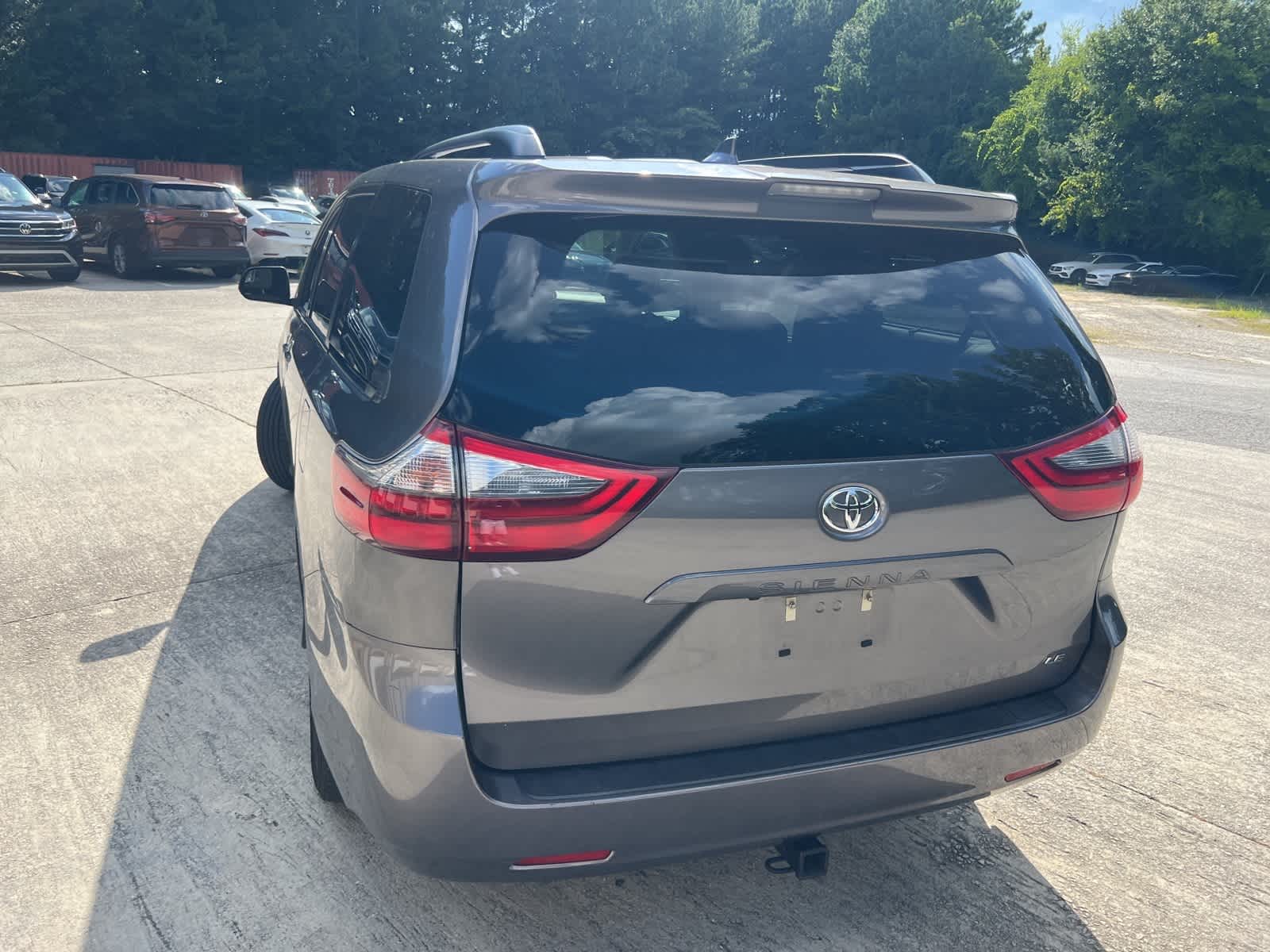 Thumbnail: 2020 Toyota Sienna - 8