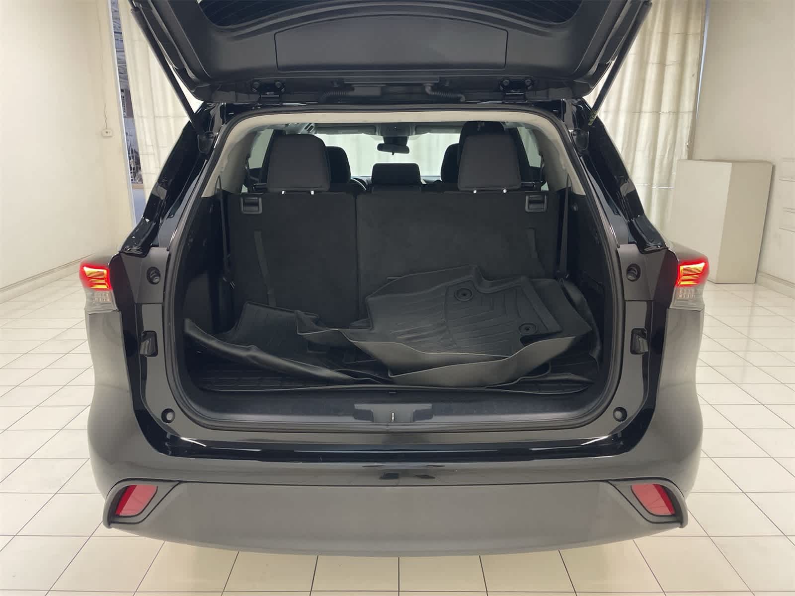 Thumbnail: 2022 Toyota Highlander - 20