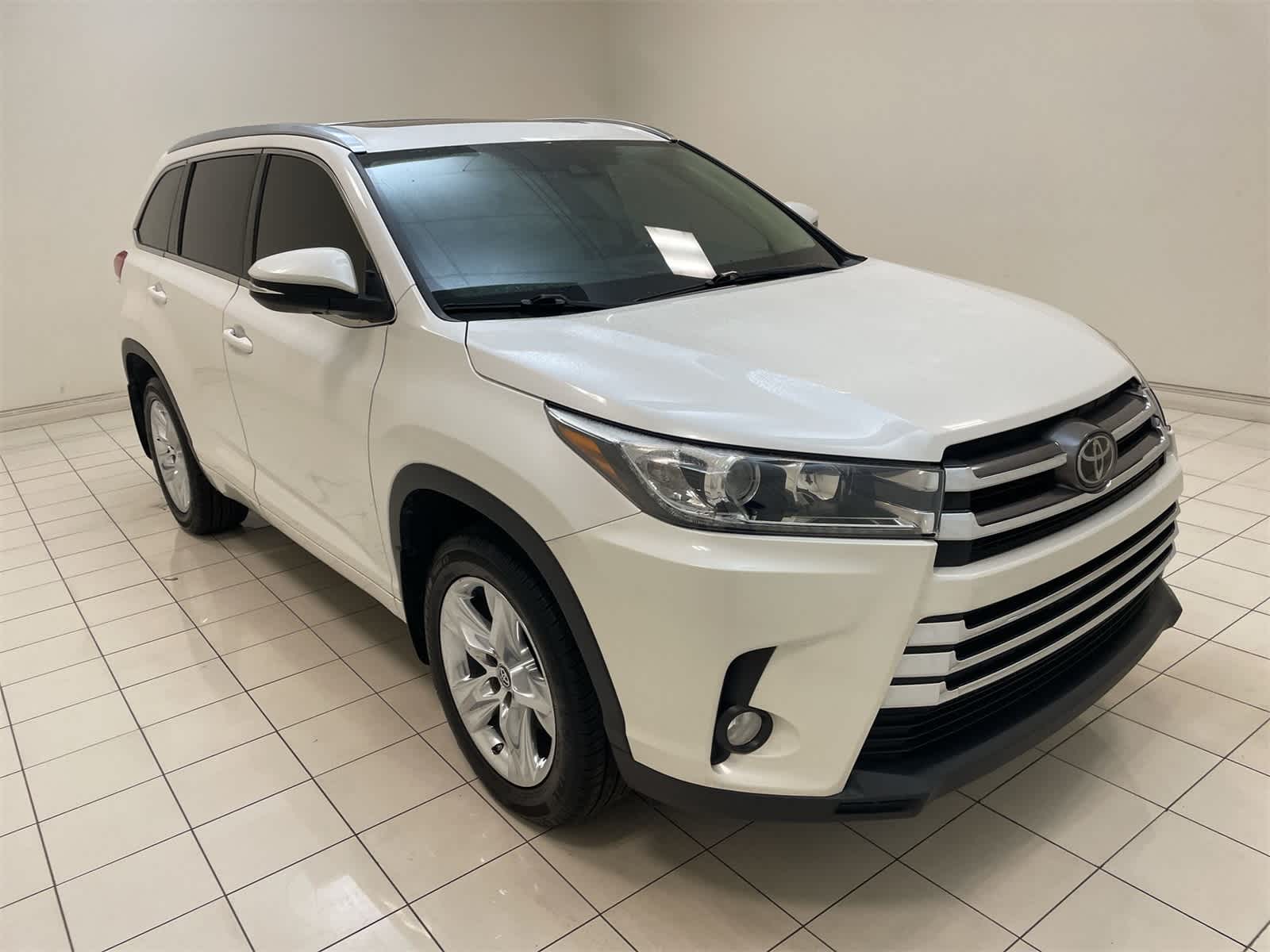 Thumbnail: 2017 Toyota Highlander - 28