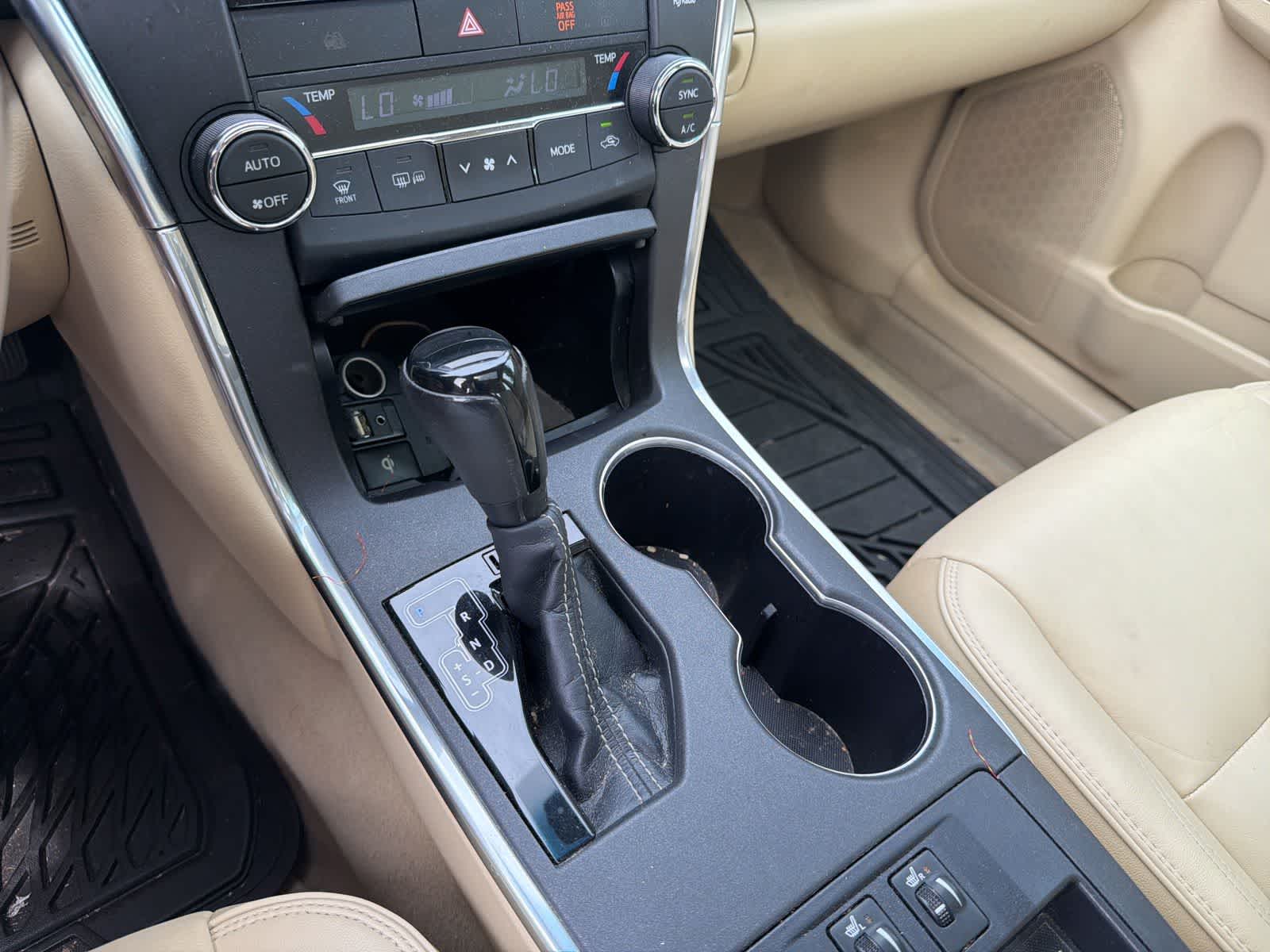 Thumbnail: 2015 Toyota Camry - 24