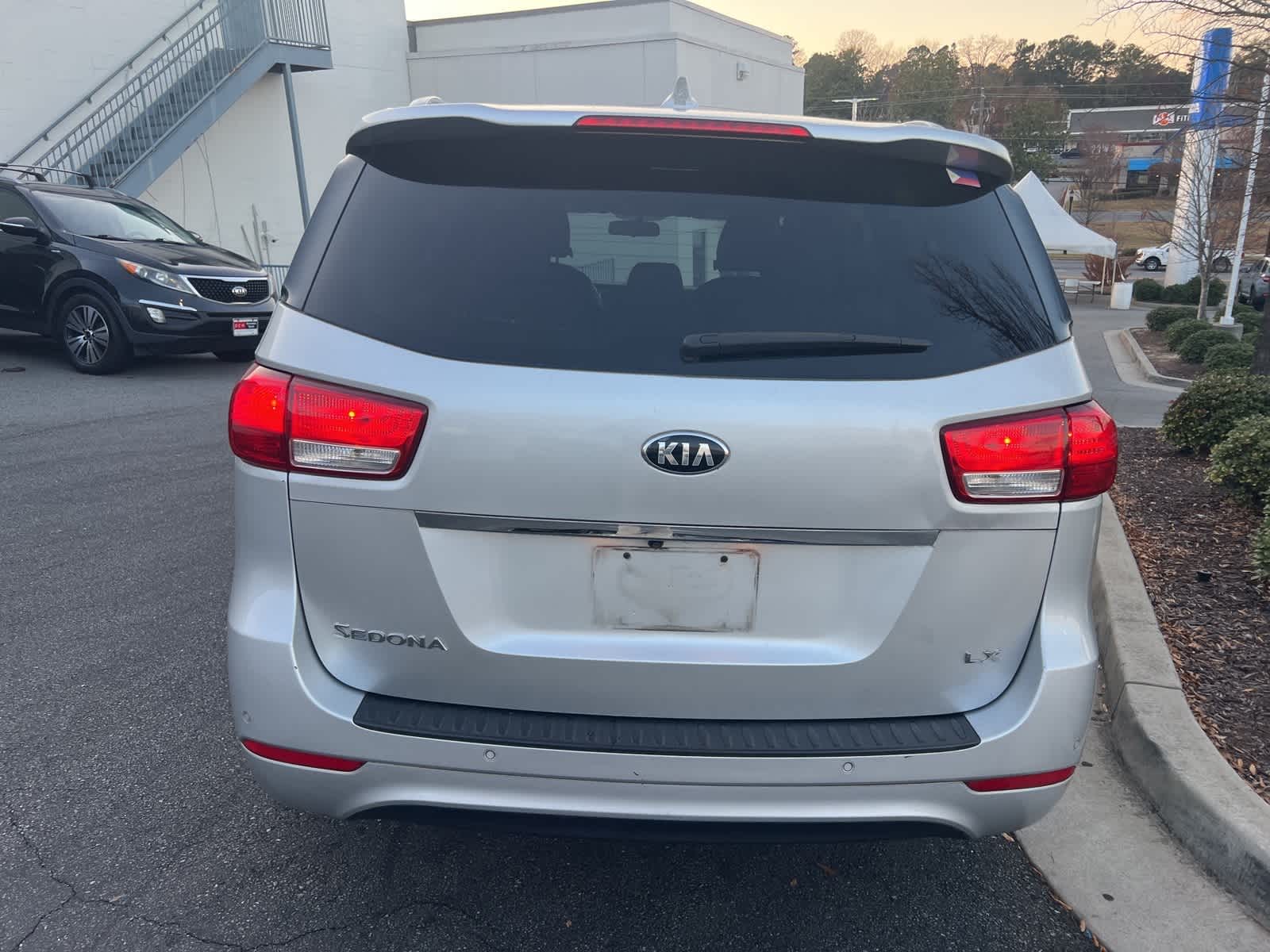 Thumbnail: 2016 Kia Sedona - 9