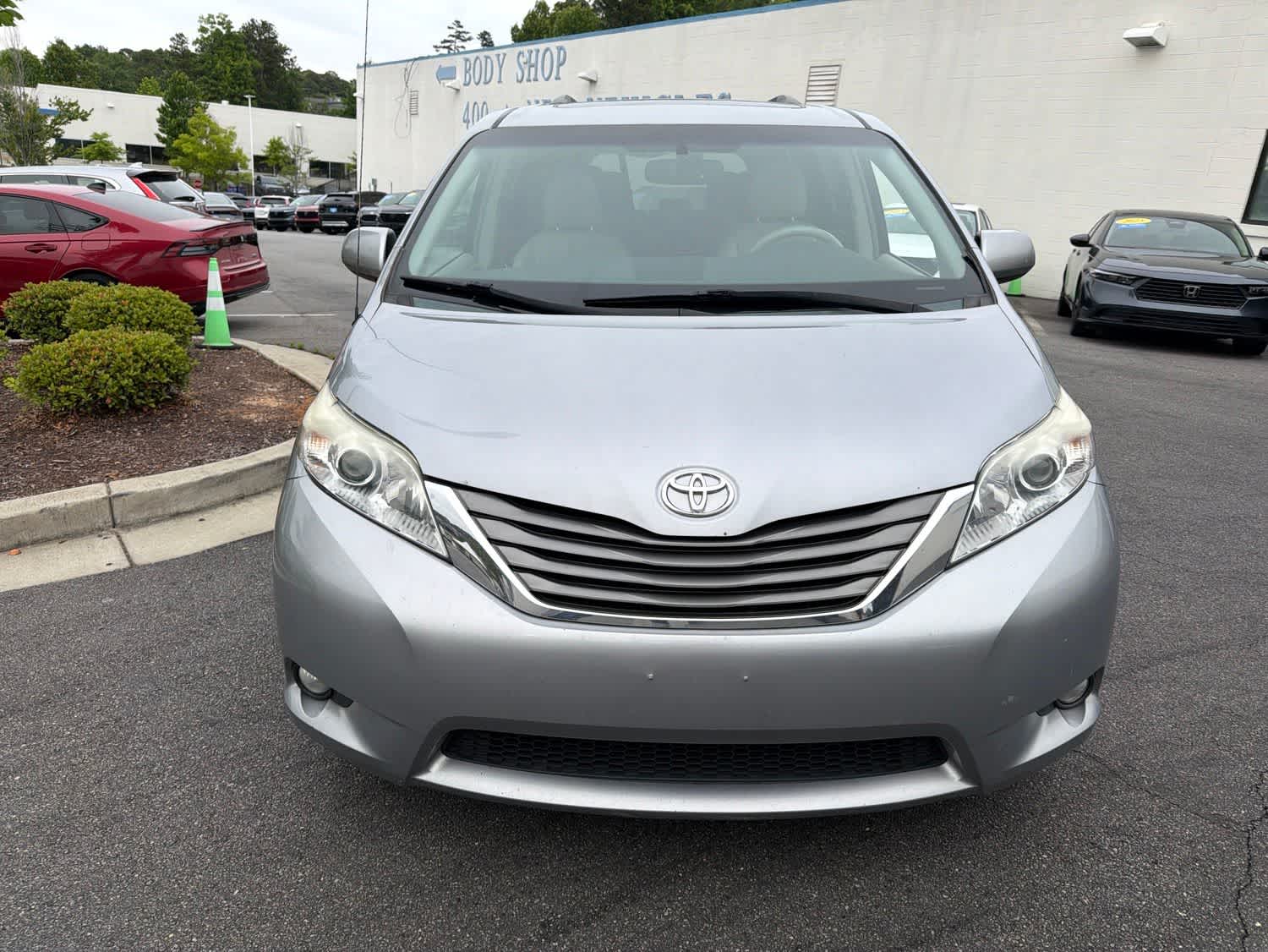 Thumbnail: 2013 Toyota Sienna - 14
