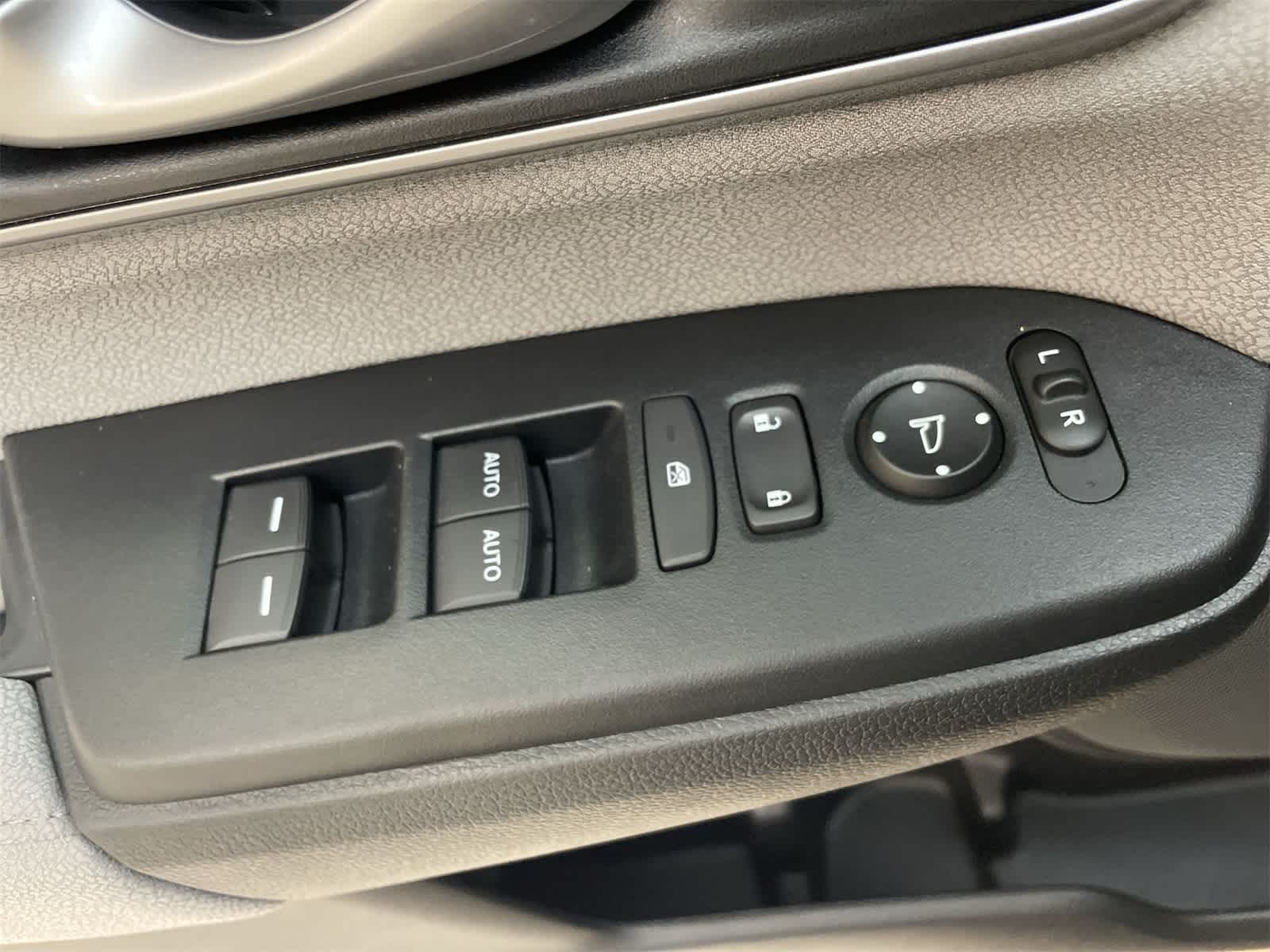 Thumbnail: 2019 Honda CR-V - 17
