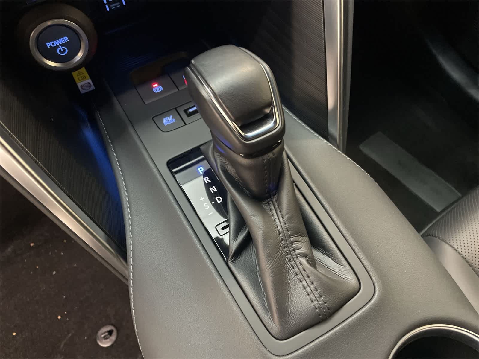 Thumbnail: 2021 Toyota Venza - 9