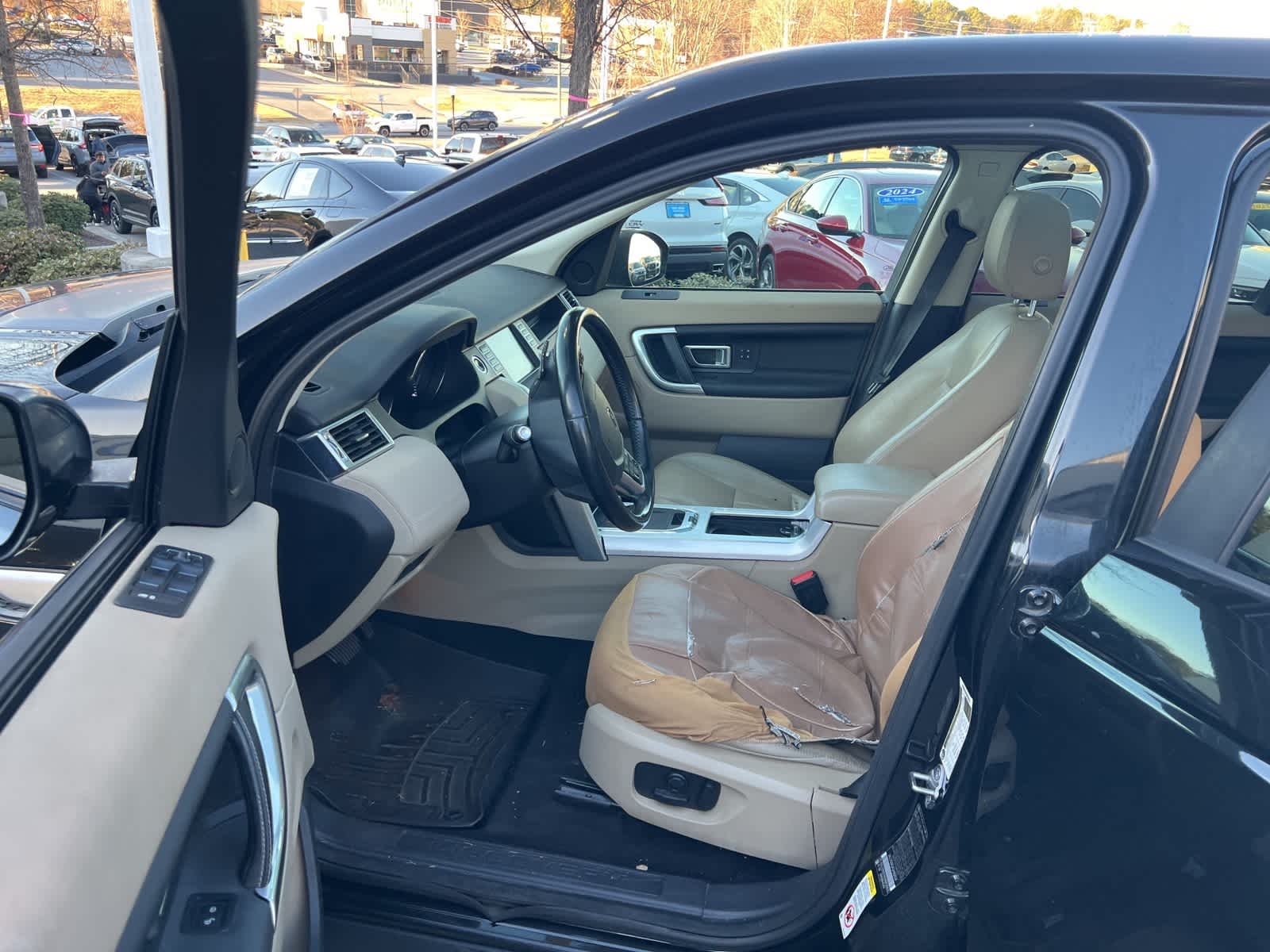 Thumbnail: 2016 Land Rover Discovery Sport - 16