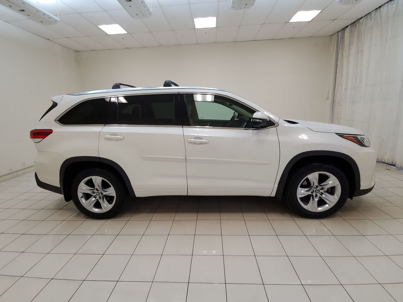 Thumbnail: 2017 Toyota Highlander - 29