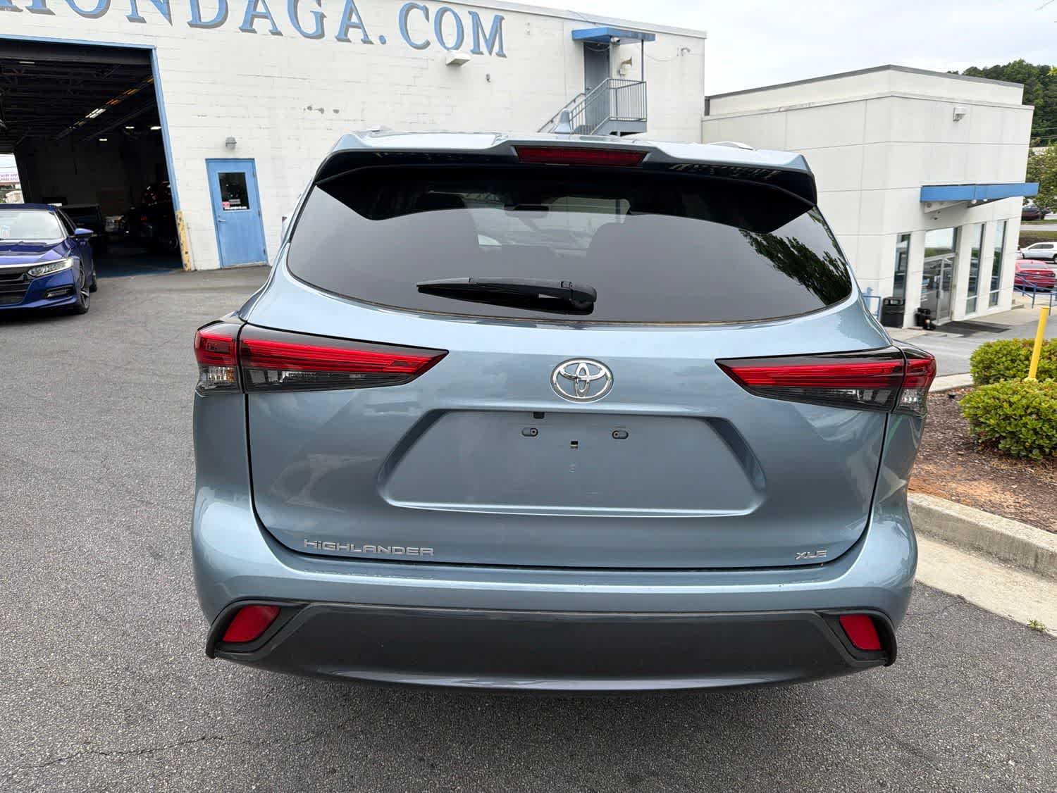Thumbnail: 2023 Toyota Highlander - 9