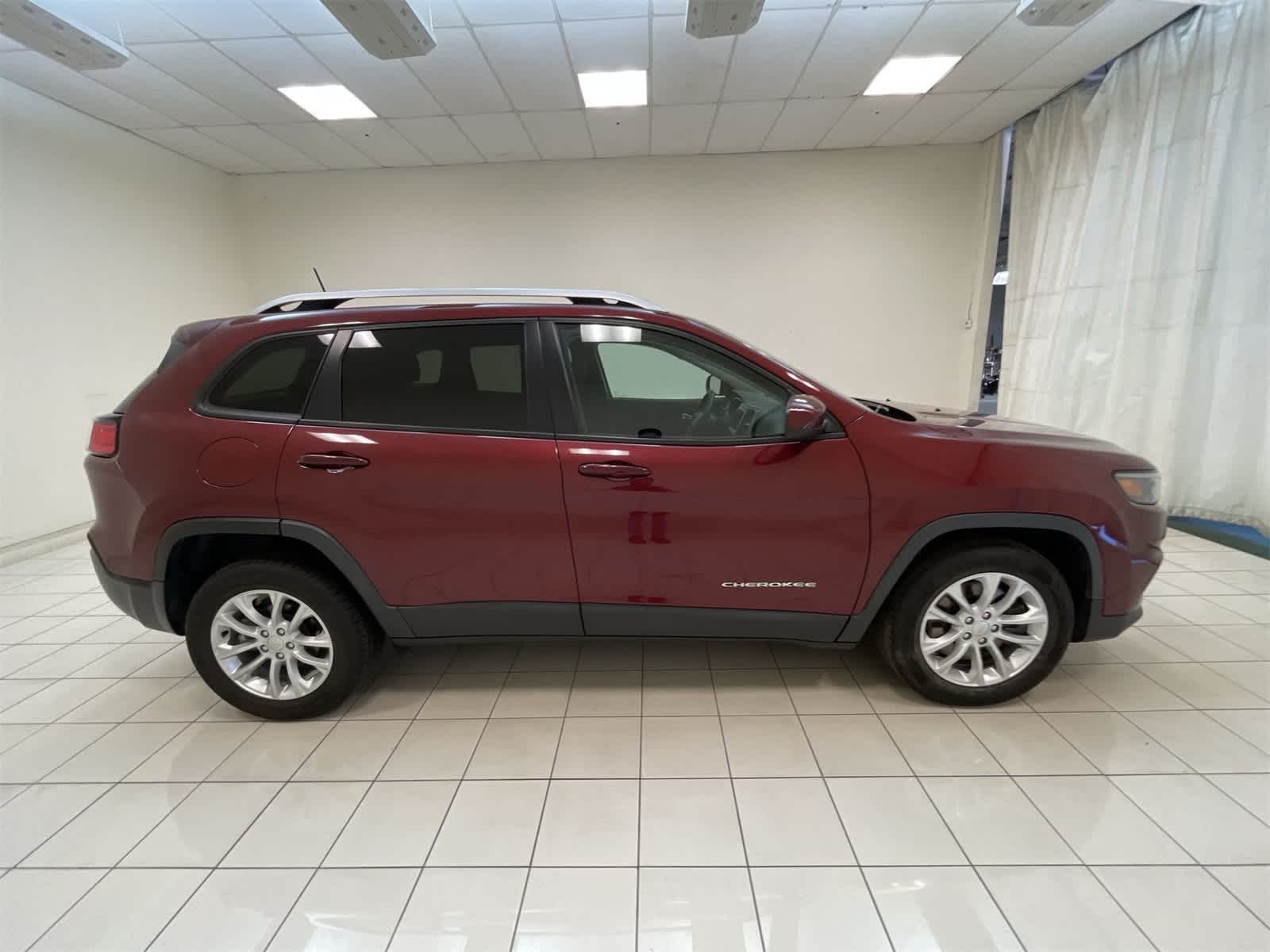Thumbnail: 2020 Jeep Cherokee - 23