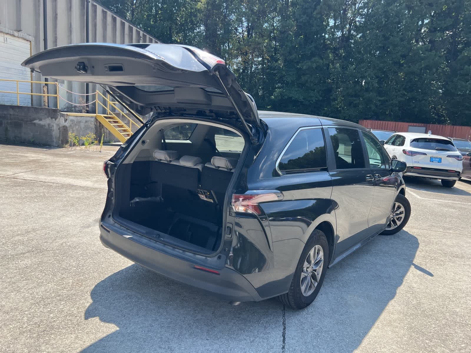 Thumbnail: 2023 Toyota Sienna - 10