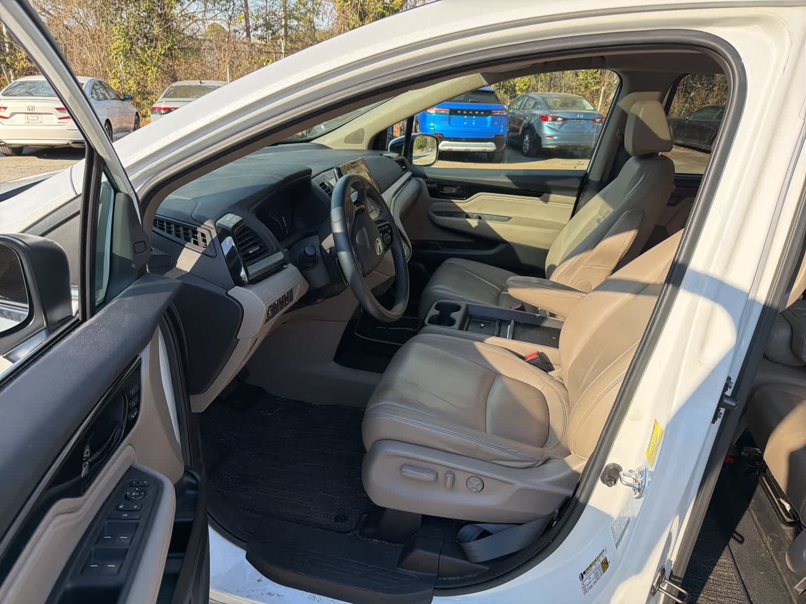 Thumbnail: 2023 Honda Odyssey - 16