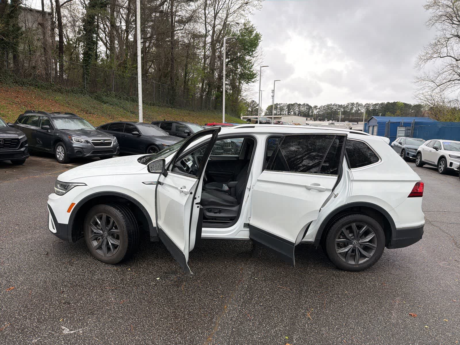 Thumbnail: 2022 Volkswagen Tiguan - 17