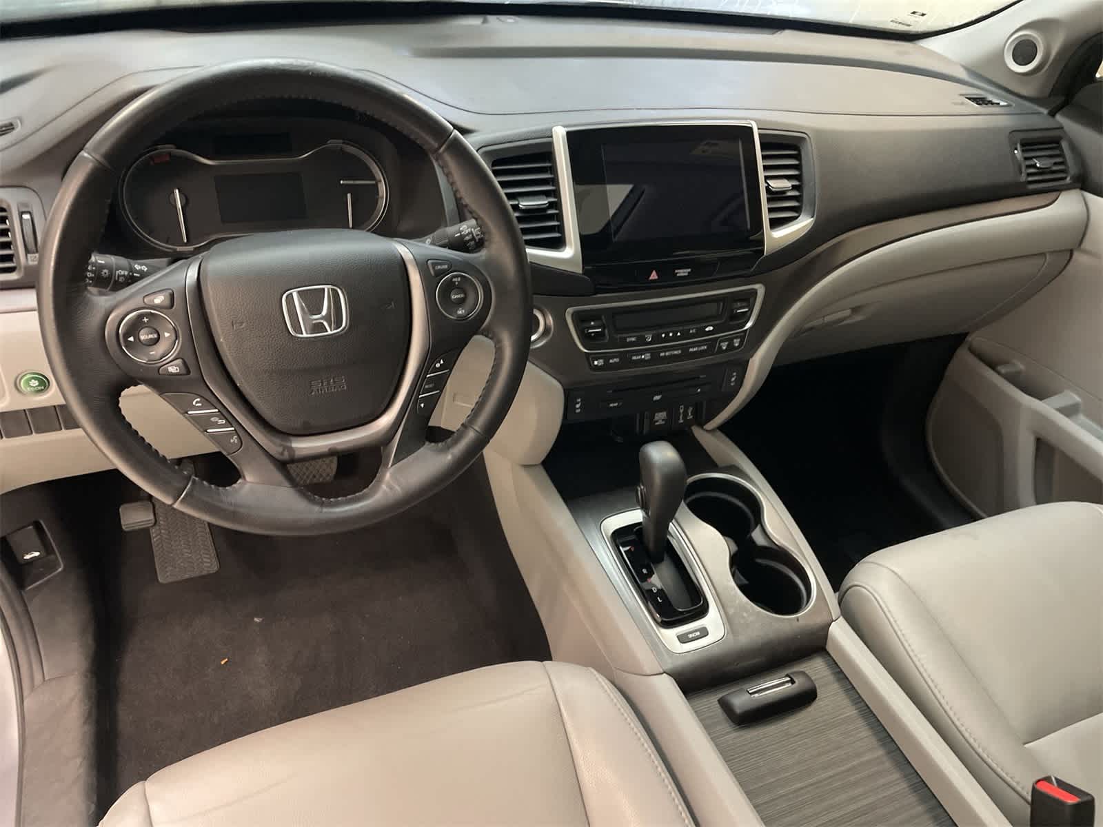 Thumbnail: 2018 Honda Pilot - 18