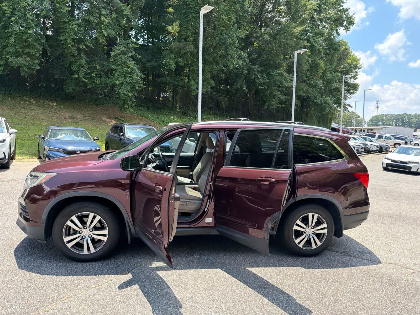 Thumbnail: 2016 Honda Pilot - 20