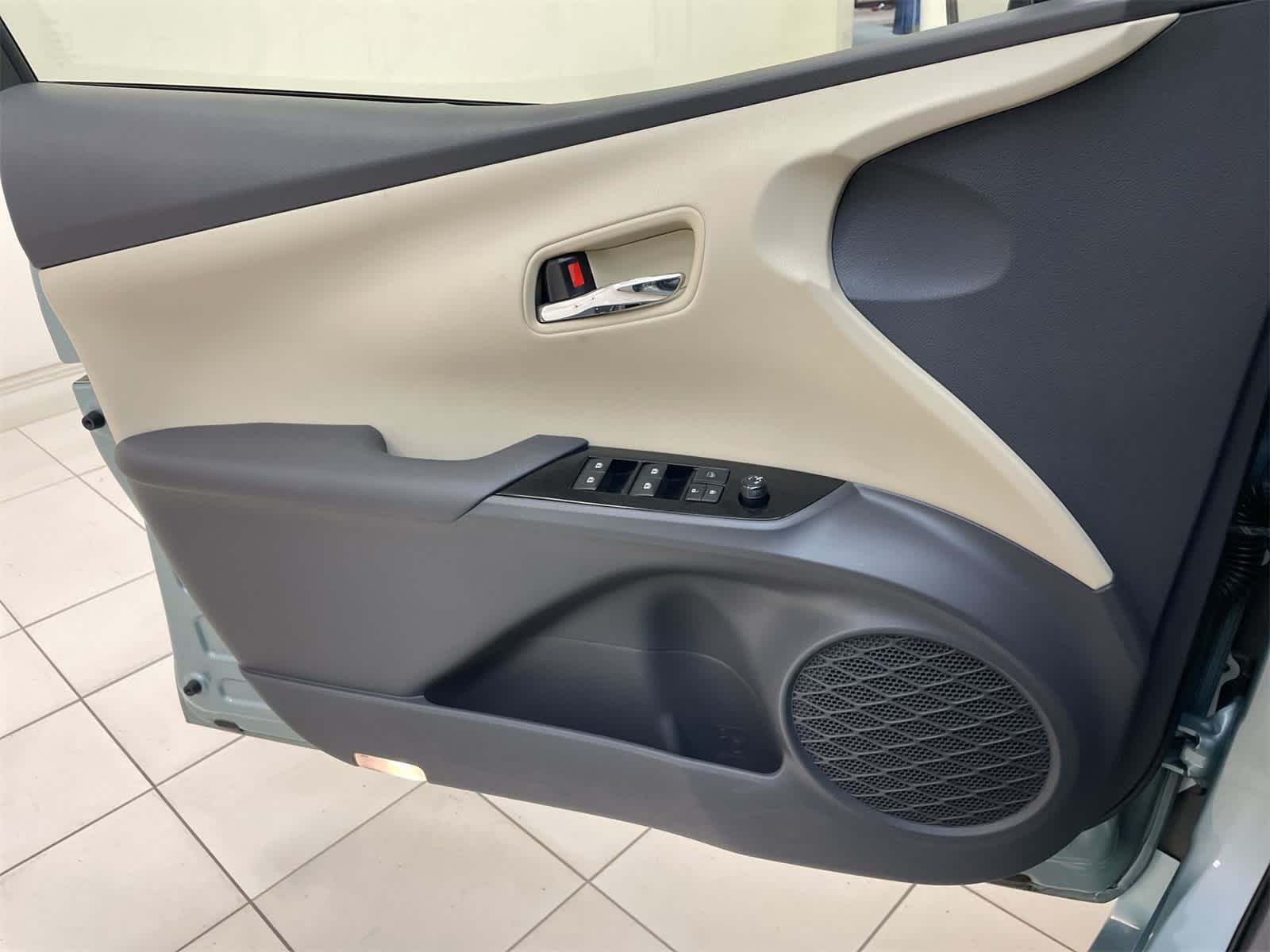 Thumbnail: 2016 Toyota Prius - 13