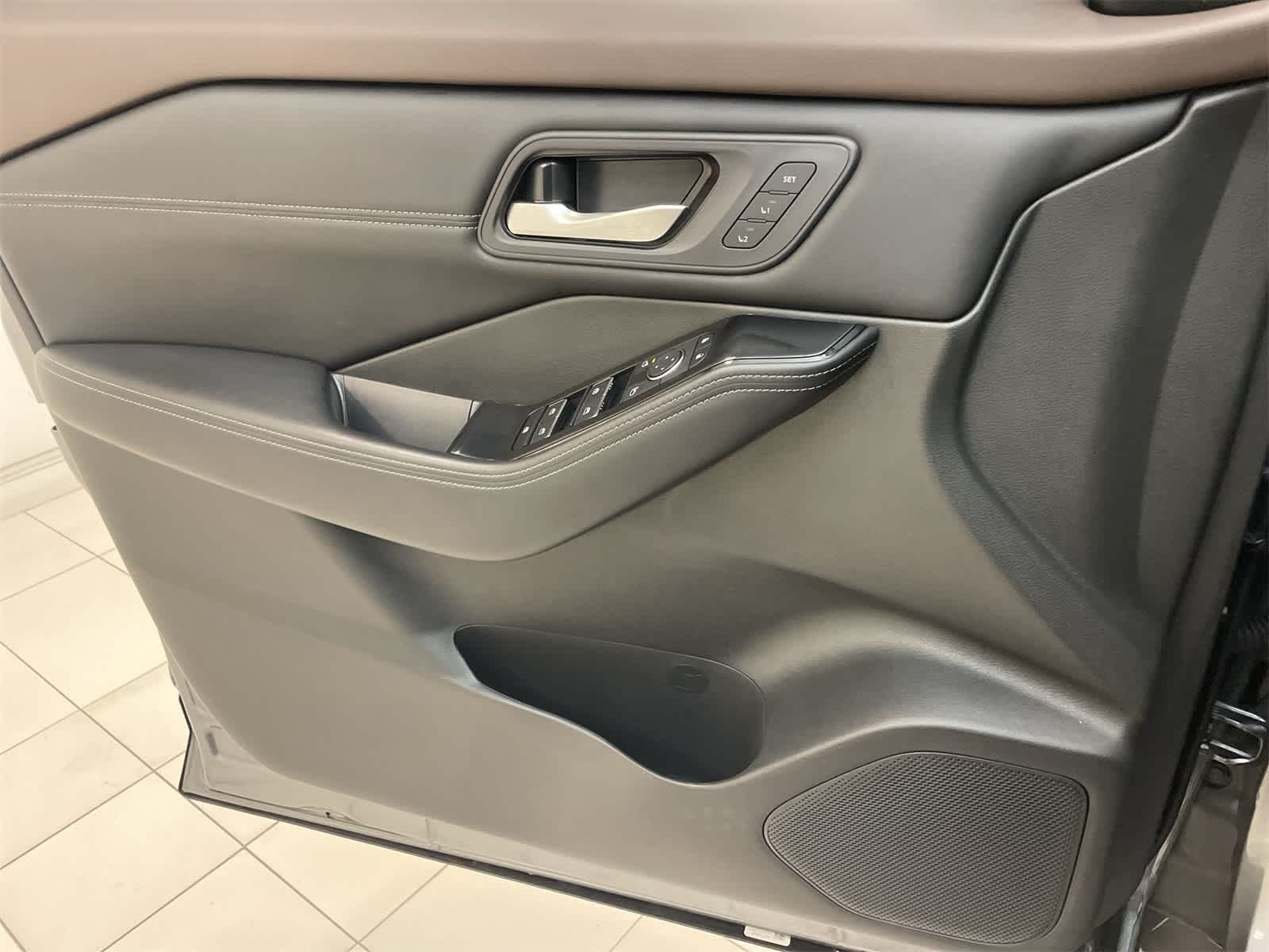 Thumbnail: 2023 Nissan Rogue - 17