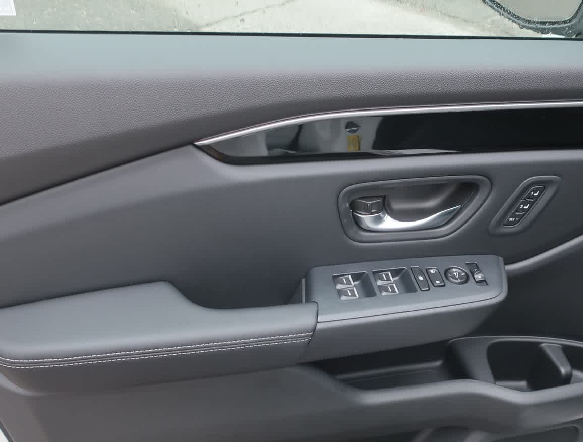 Thumbnail: 2025 Honda Pilot - 11